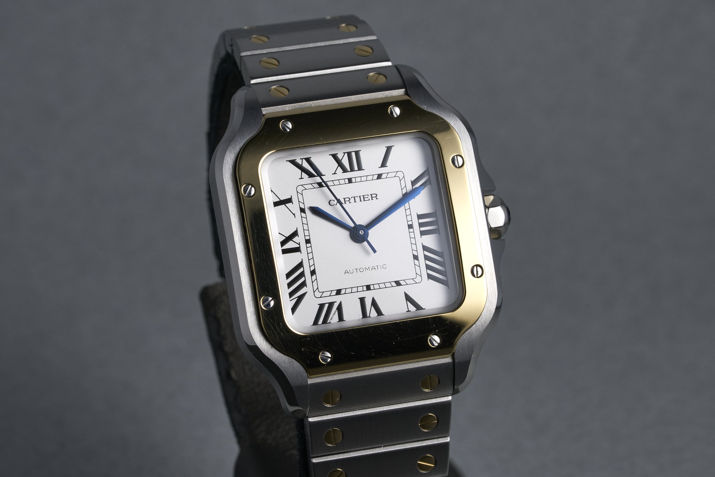 cartier-santos.medium.twotone.boxpapers-W2SA0016-silver.dial-2026-oysterpalace-OP2274-02.jpg