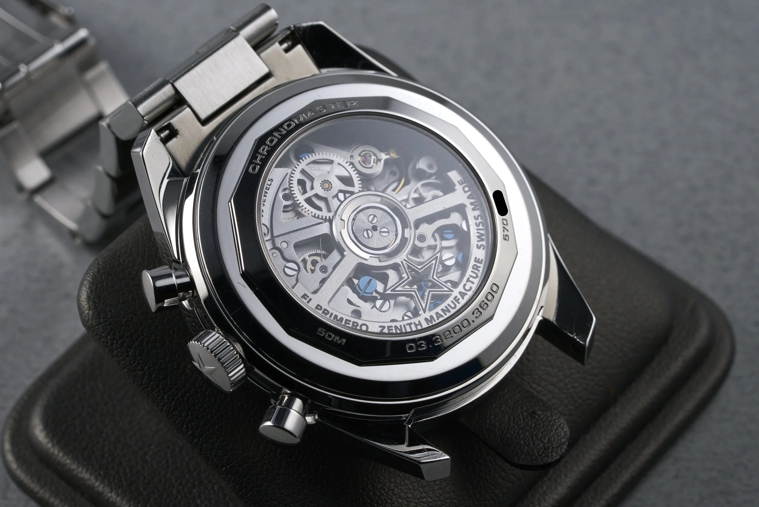 zenith-chronomaster.original.boxpaper-03.3200.3600.21.m3200-reverse.panda.dial-2022-oysterpalace-OP2183-09.jpg