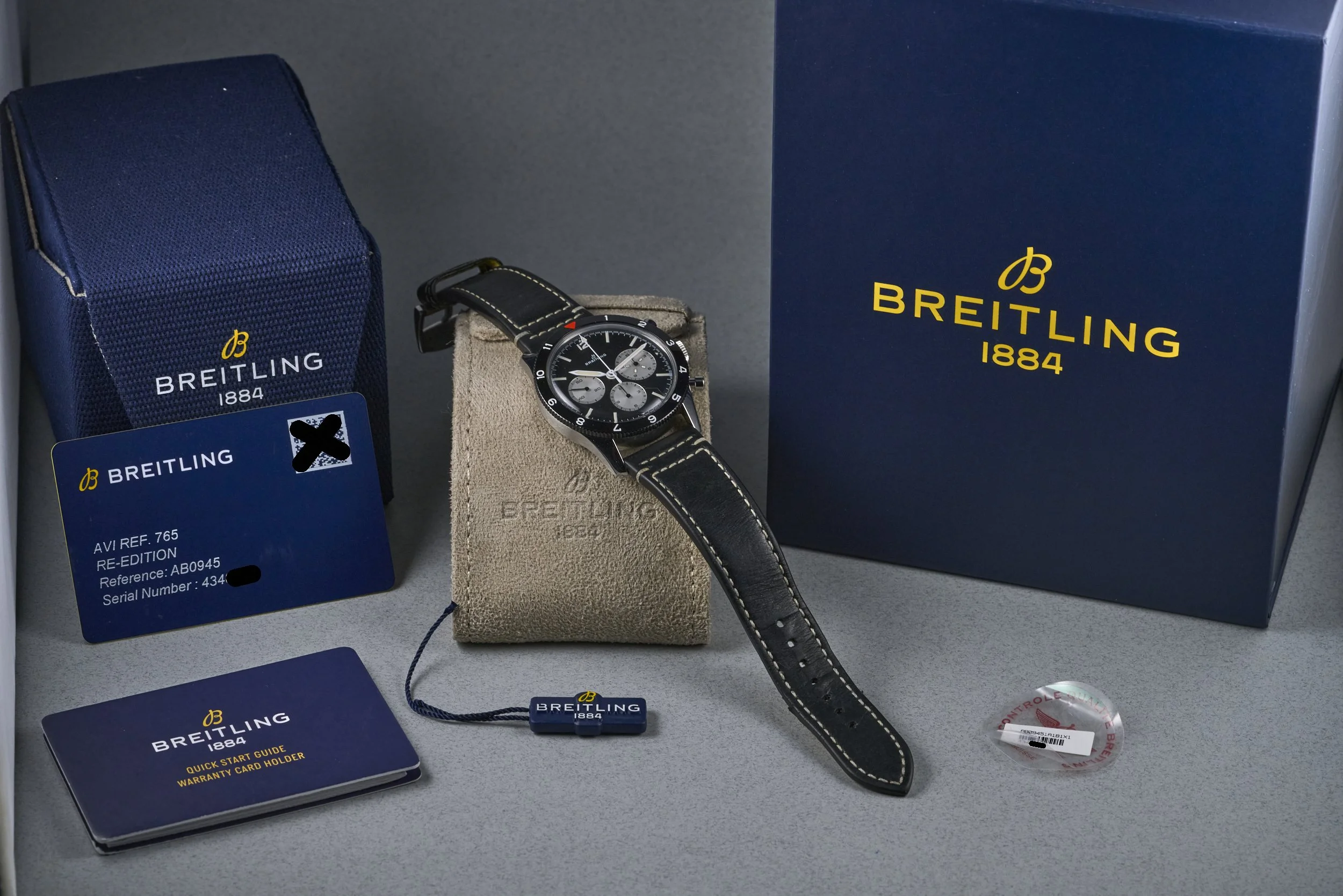 breitling-classic.avi.reedition.boxpapers-AB0945-black.dial-2023-oysterpalace-OP2190-09.jpg