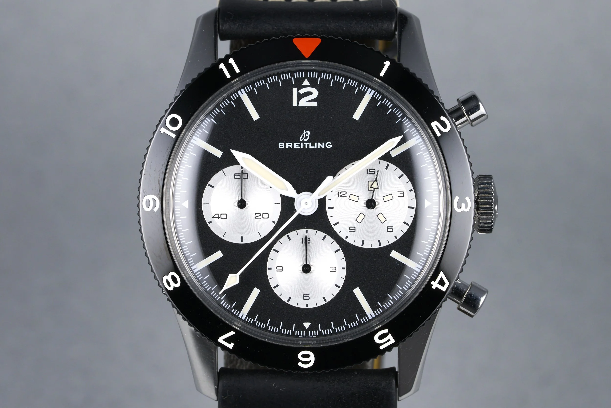 breitling-classic.avi.reedition.boxpapers-AB0945-black.dial-2023-oysterpalace-OP2190-01.jpg