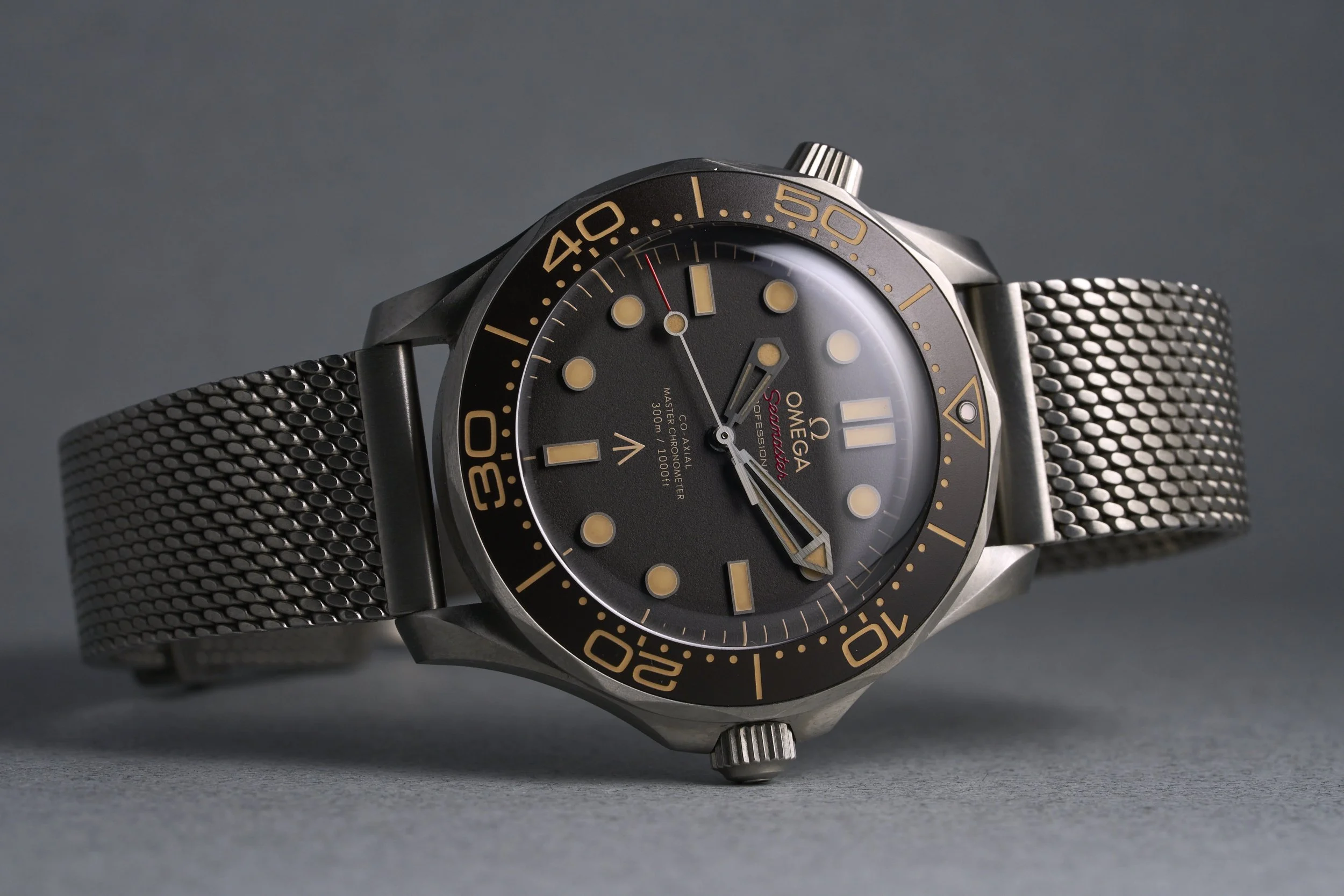 omega-seamaster.NTTD.boxpapers-210.90.42.20.01.001-brown.dial-2022-oysterpalace-OP2265-10.jpg