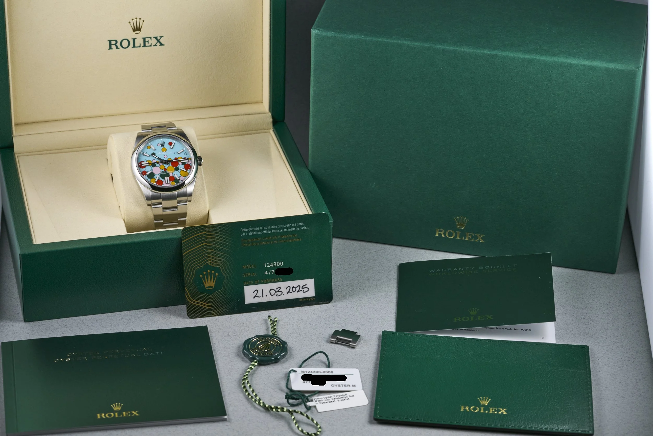 rolex-oysterperpetual.boxpapers-124300-celebration.dial-2025-oysterpalace-OP2240-10.jpg