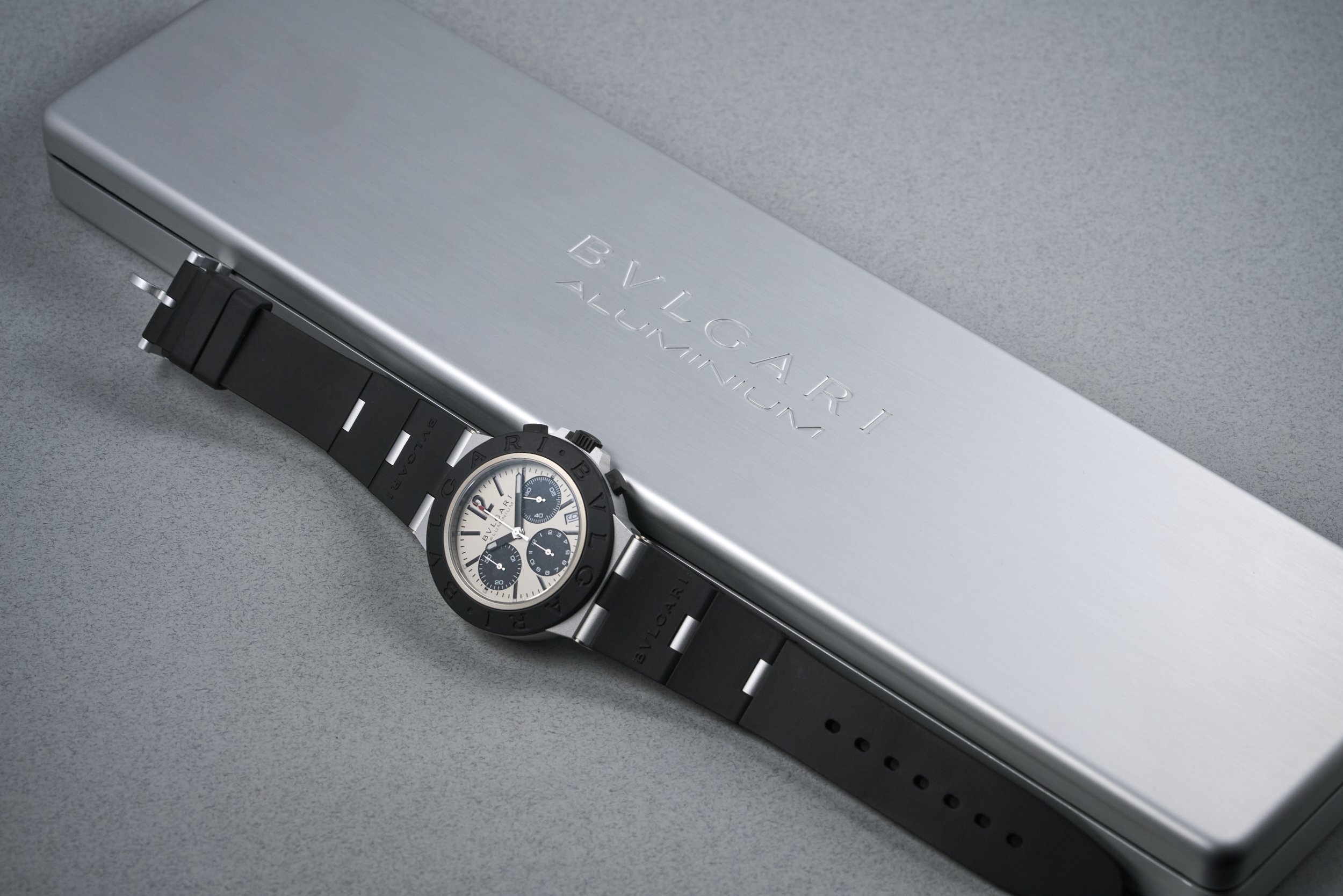 bulgari-chronograph.aluminum.boxpapers-103383-cream .dial-2022-oysterpalace-OP2322-09.jpg