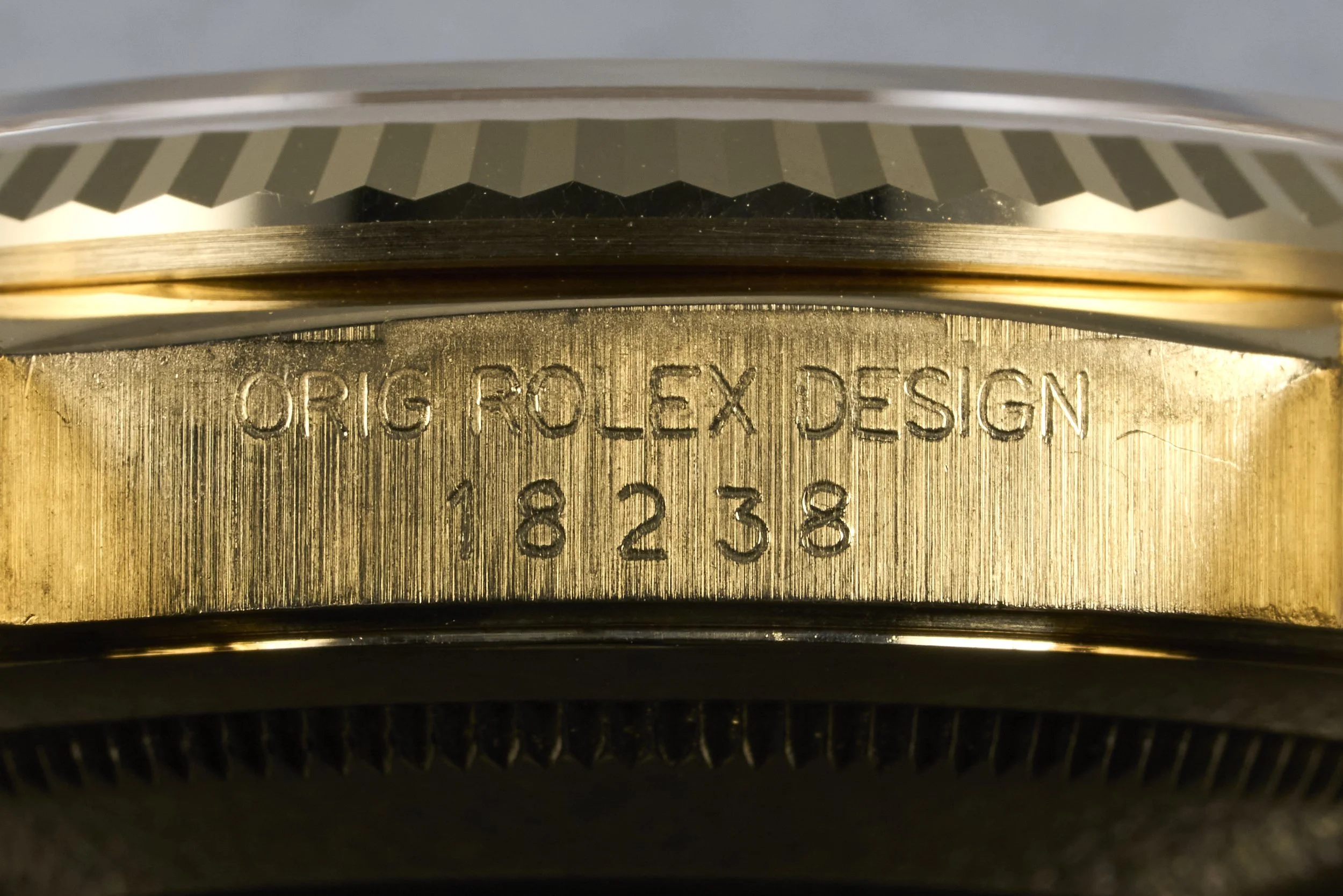 rolex-daydate.yellowgold.rscpapers-18238-arabic.myriad.dial-1988.L-oysterpalace-OP2283-10.jpg