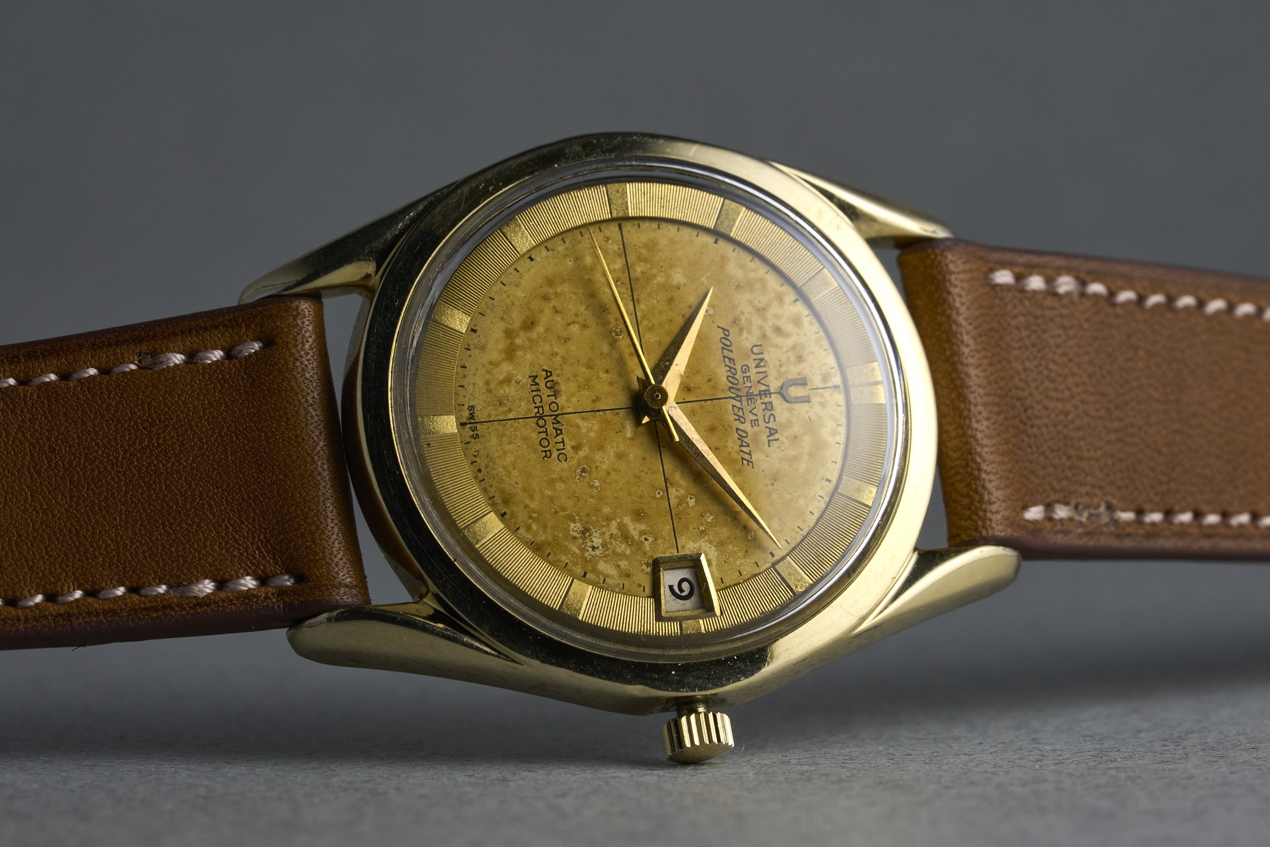 universalgeneve-polerouter.date.goldcap-204504.4-champagne.dial-1950s-oysterpalace-OP2195-10.jpg