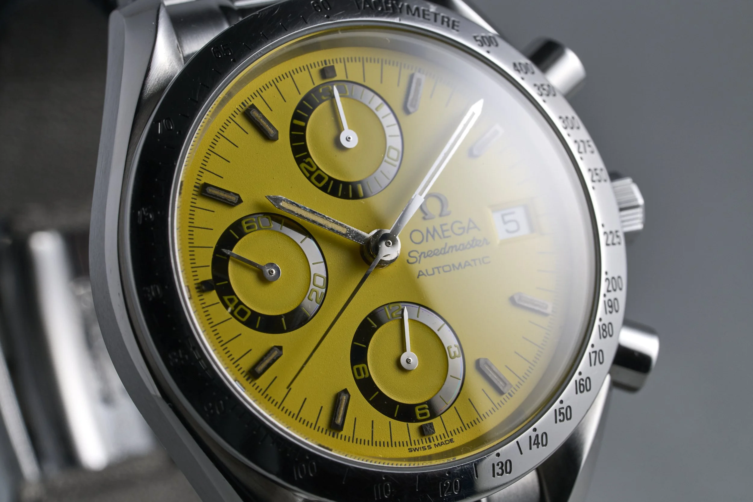 omega-speedmaster.reduced-3511.12-yellow.schumacher.dial-1990's-oysterpalace-OP2326-04.jpg