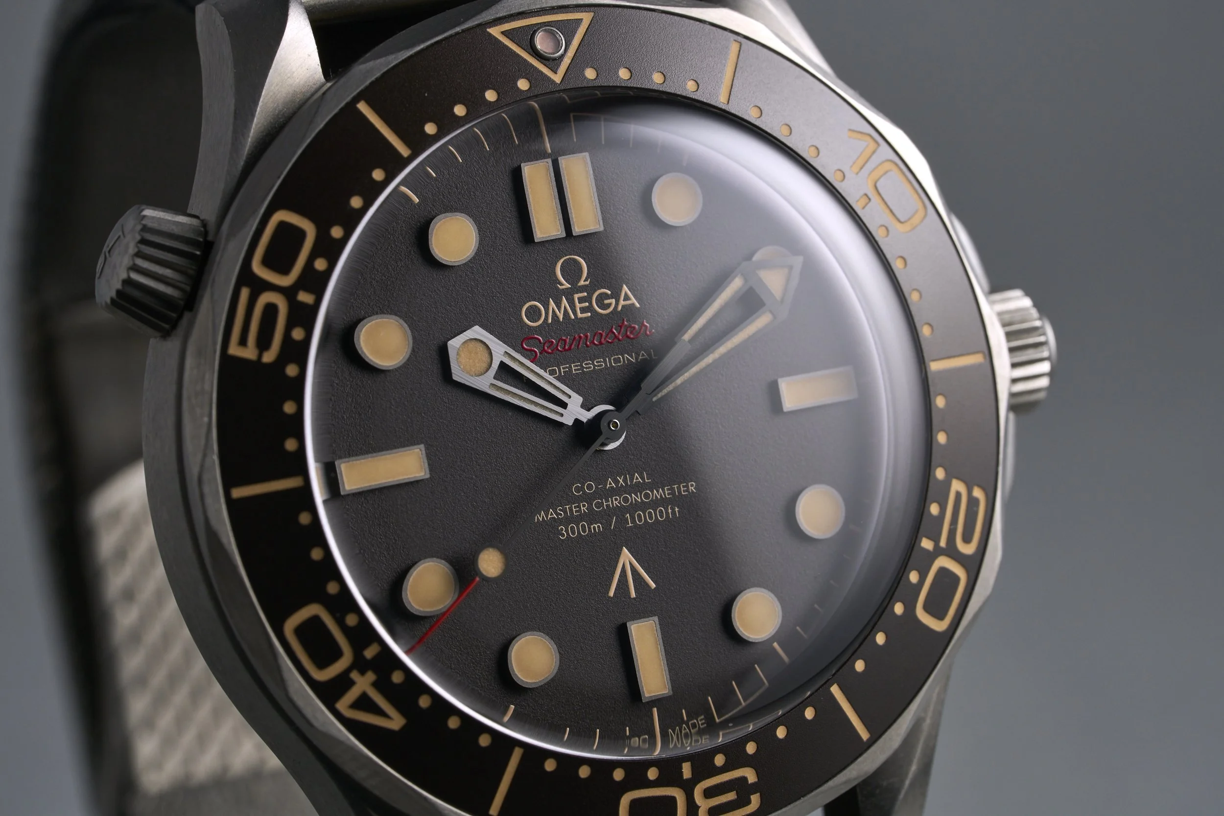omega-seamaster.NTTD.boxpapers-210.90.42.20.01.001-brown.dial-2022-oysterpalace-OP2265-04.jpg
