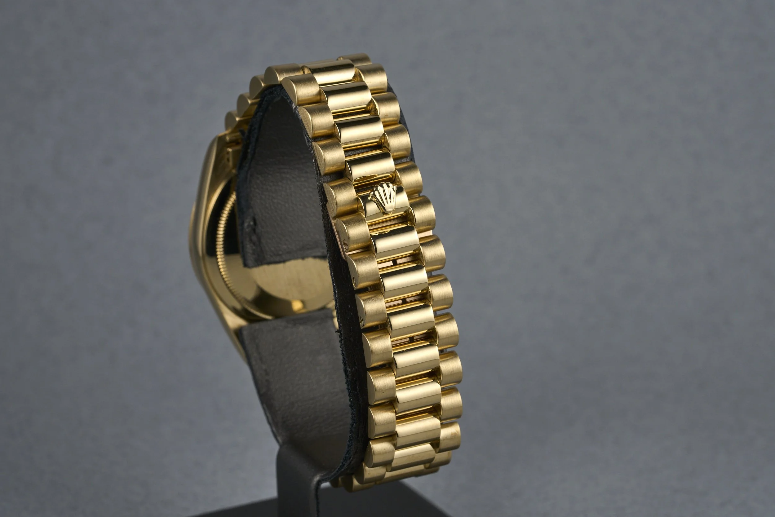 rolex-daydate.yellowgold.rscpapers-18238-arabic.myriad.dial-1988.L-oysterpalace-OP2283-08.jpg