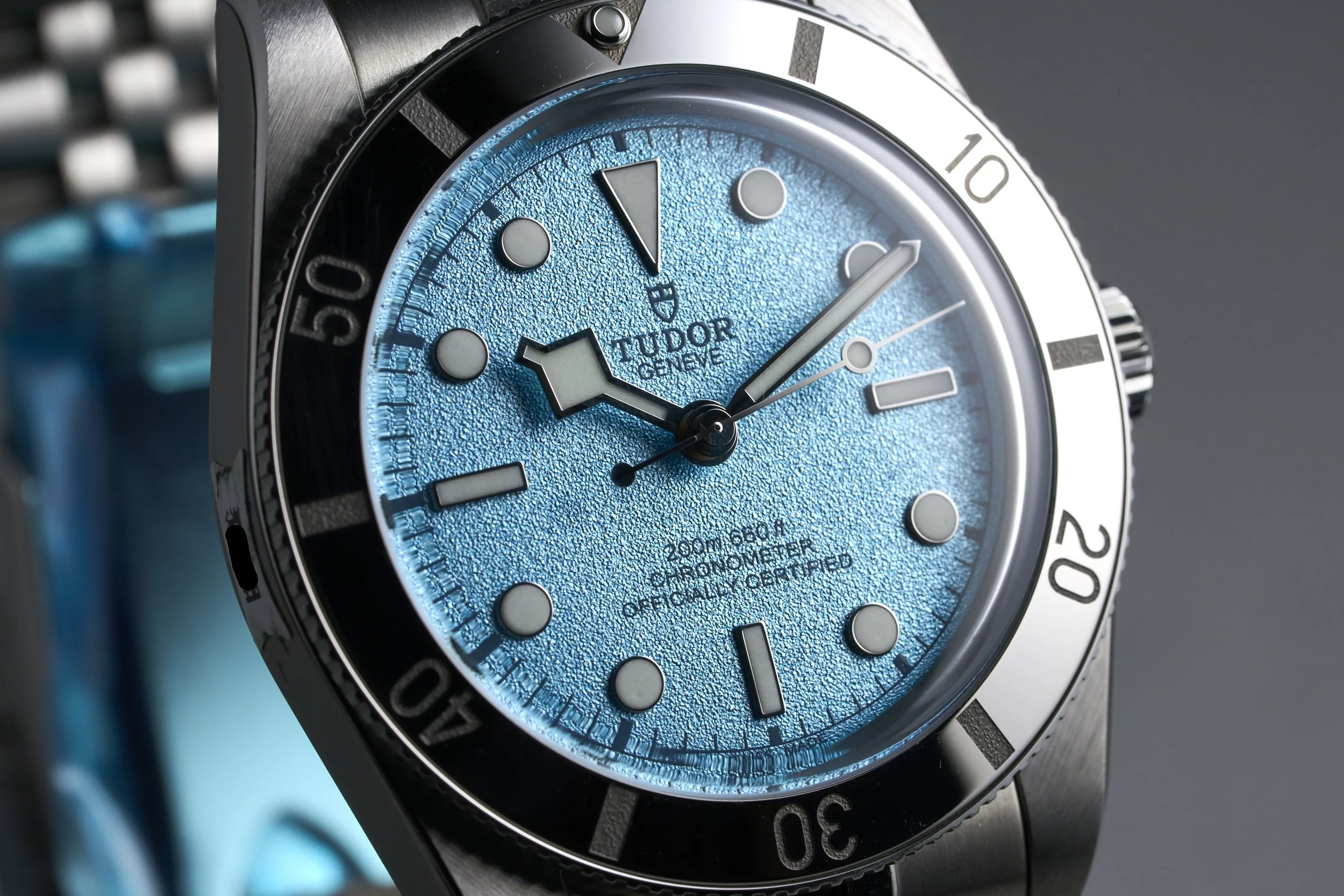 tudor-blackbay54.boxpaper-79000-blue.dial-2025-oysterpalace-OP2181-04.jpg