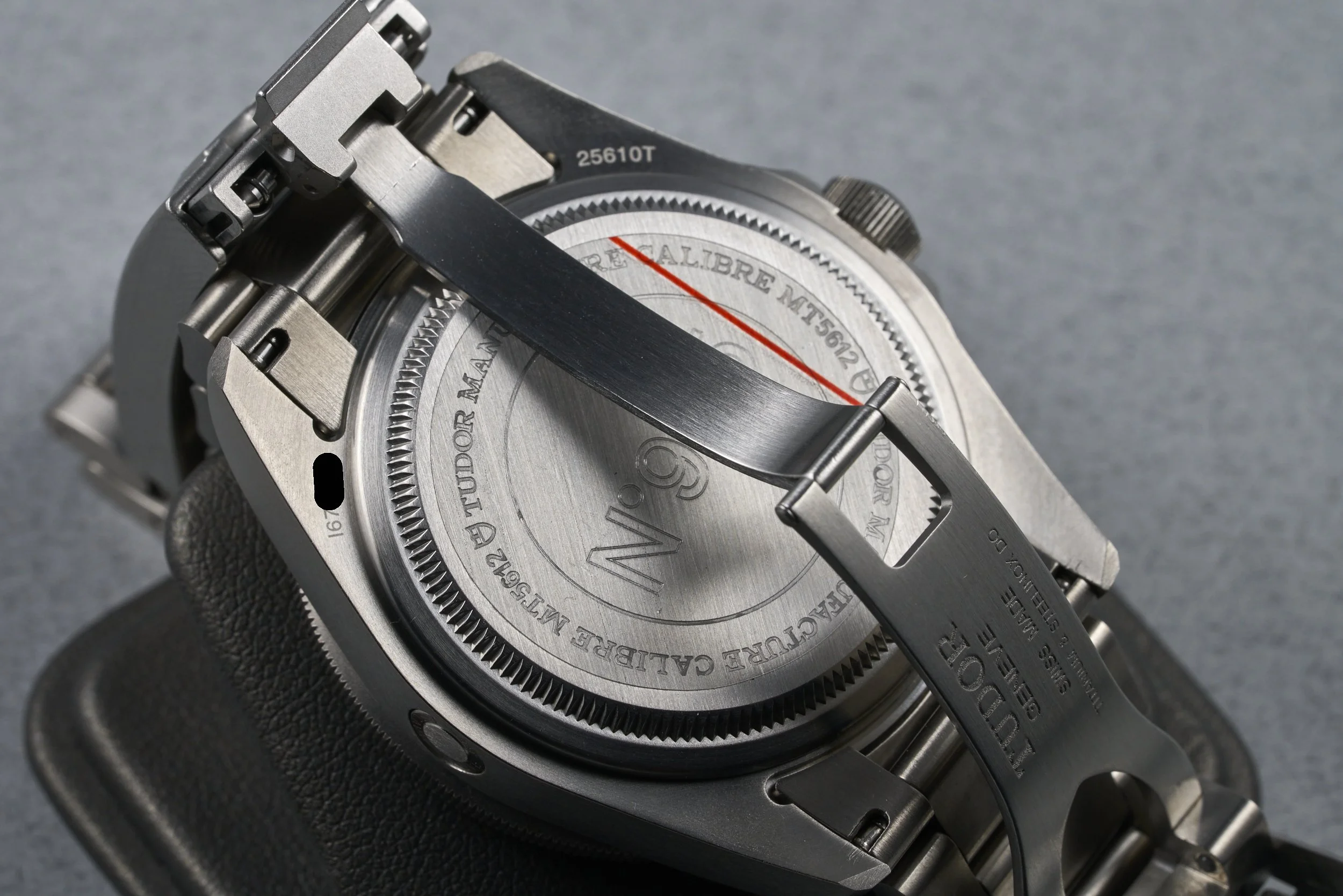 tudor-pelagos.LHC.titanium.boxpapers-25610TNL-black.dial-2018-oysterpalace-OP2263-08.jpg