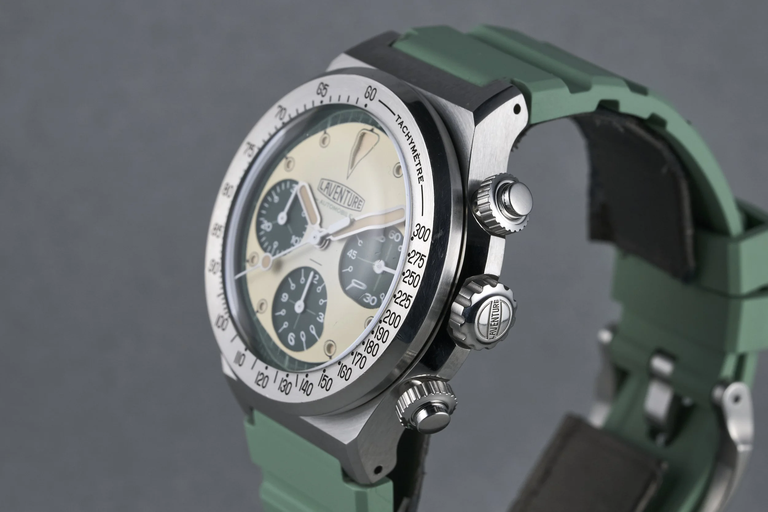 laventure-automobile.boxpapers-chrono-white.dial-2023-oysterpalace-OP2308-06.jpg