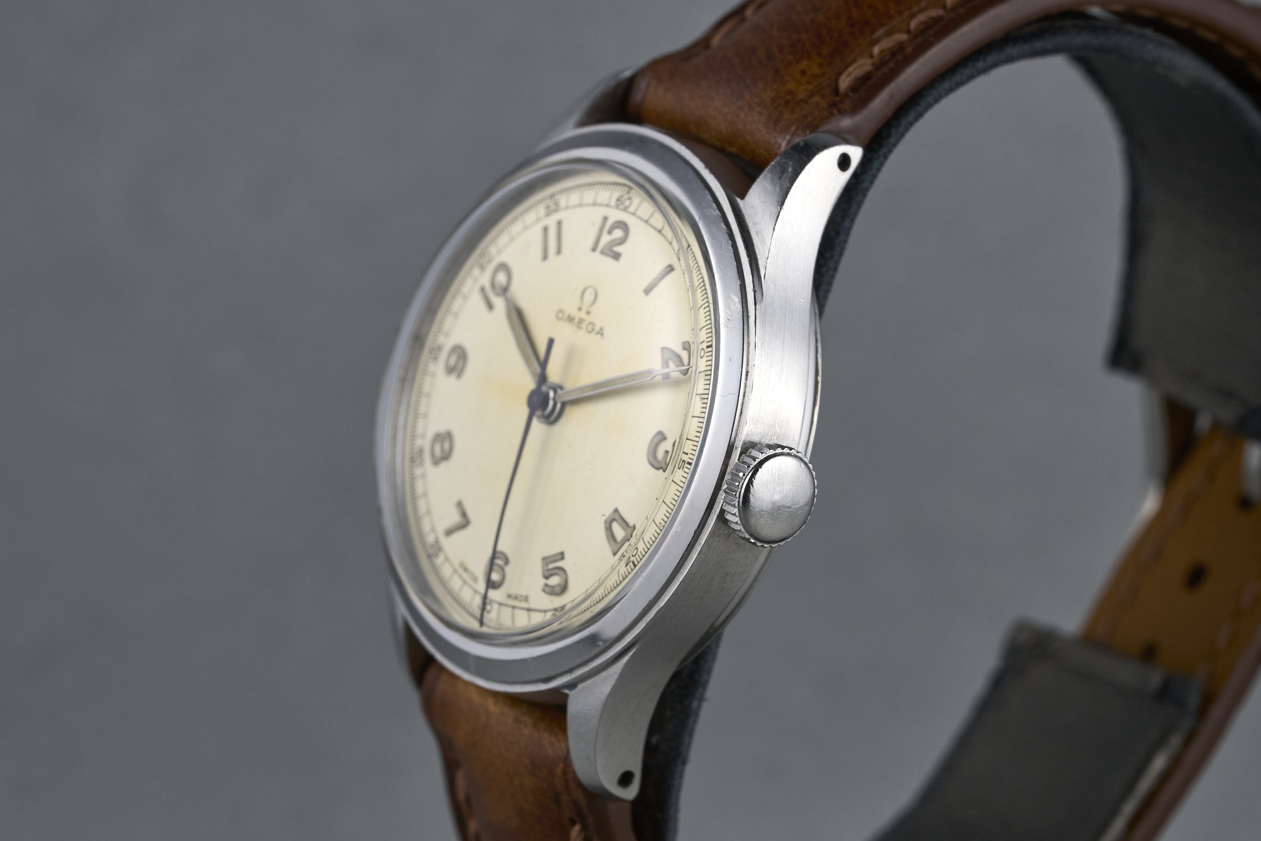 omega-military.30T2.servicepapers-2179.5-arabic.dial-1940s-oysterpalace-OP2318-07.jpg