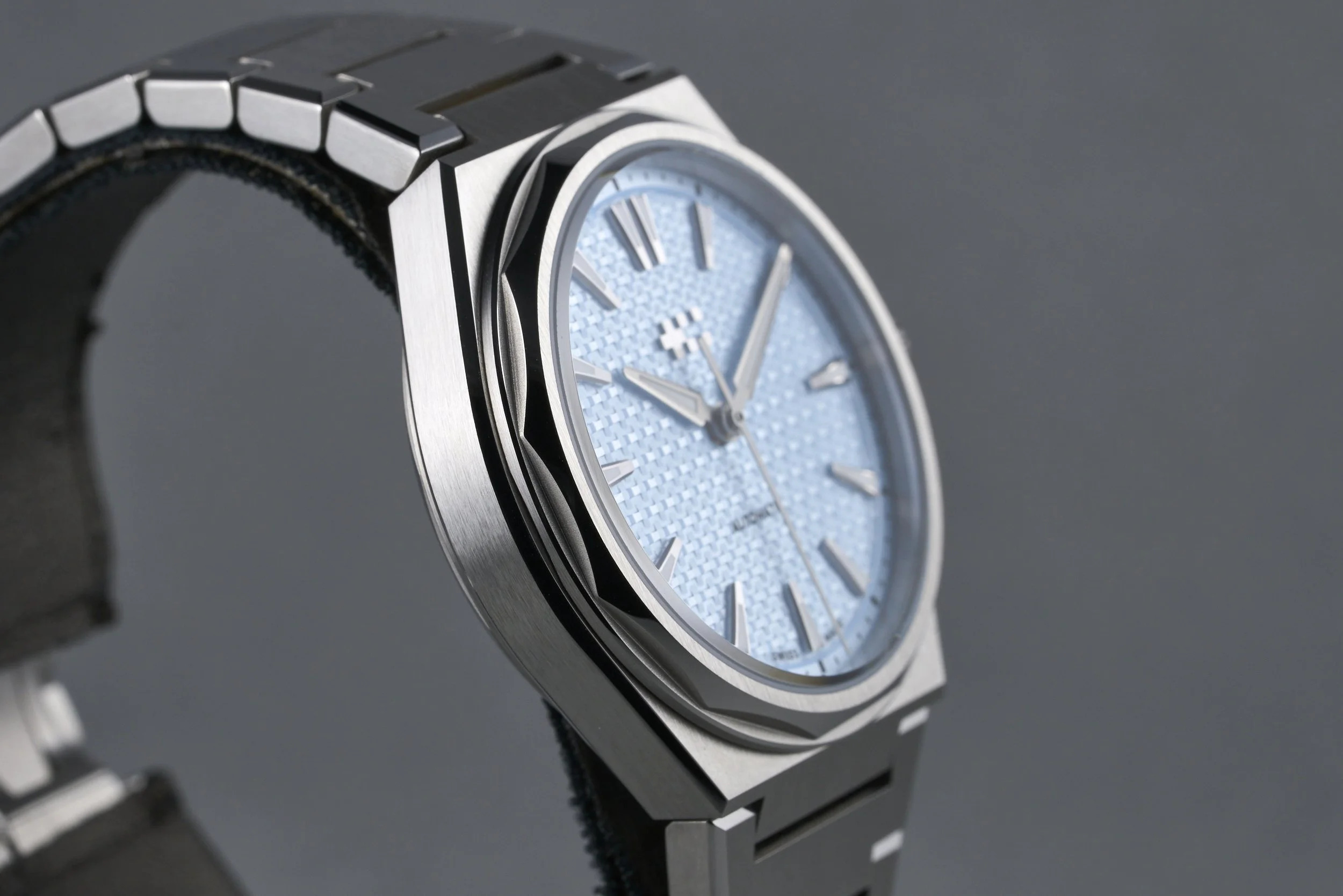 chistopherward-twelve.boxpapers-nordic.blue-light.blue.dial-2023-oysterpalace-OP2255-05.jpg