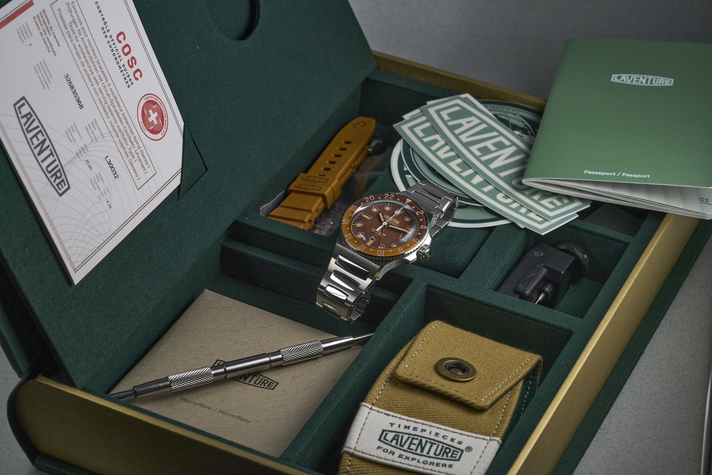 laventure-transatlantiqueII.boxpapers-gmt-brown.dial-2025-oysterpalace-OP2160-10.jpg