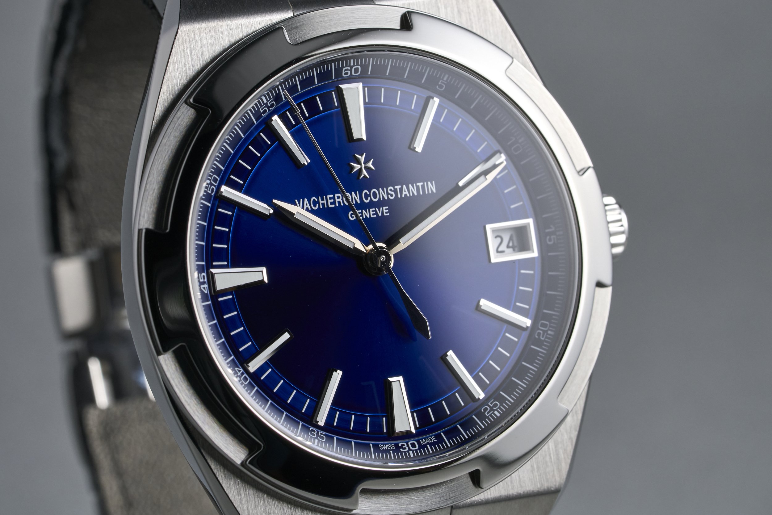 VacheronConstantin-overseas.boxpapers-4500v-blue.dial-2021-oysterpalace-OP2298-05.jpg