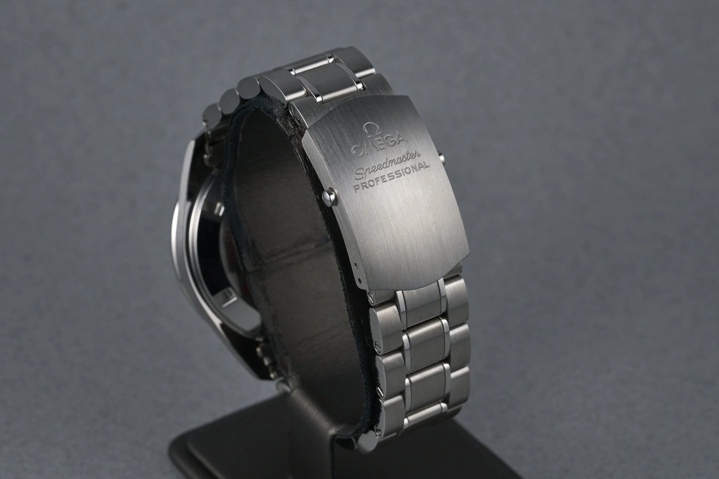 omega-speedmaster.boxpapers-311.30.42.30.01.004-tintin.dial-2018-oysterpalace-OP2302-07.jpg