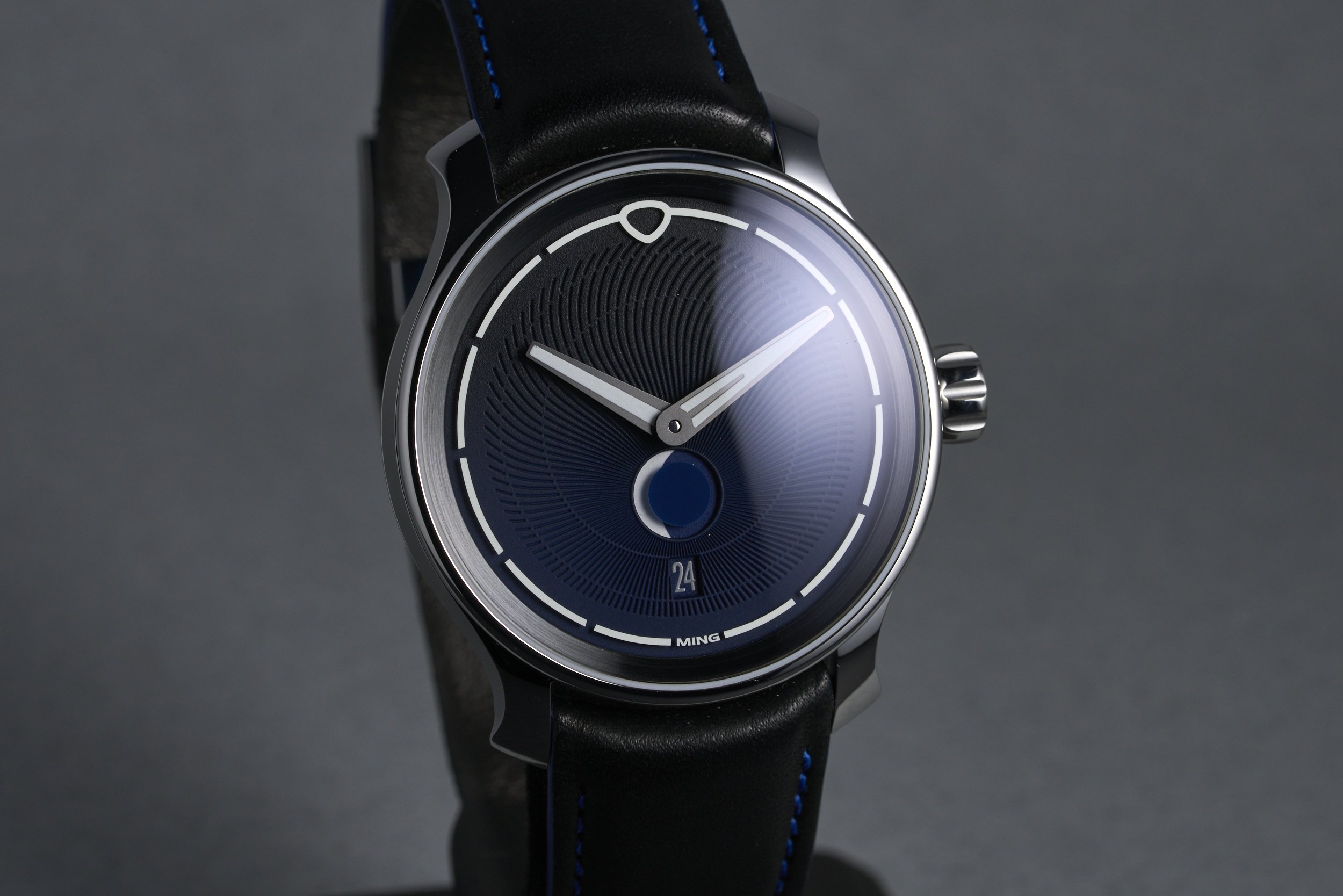 ming-moon.boxpapers-37.05-blue.dial-2024-oysterpalace-OP2152-02.jpg