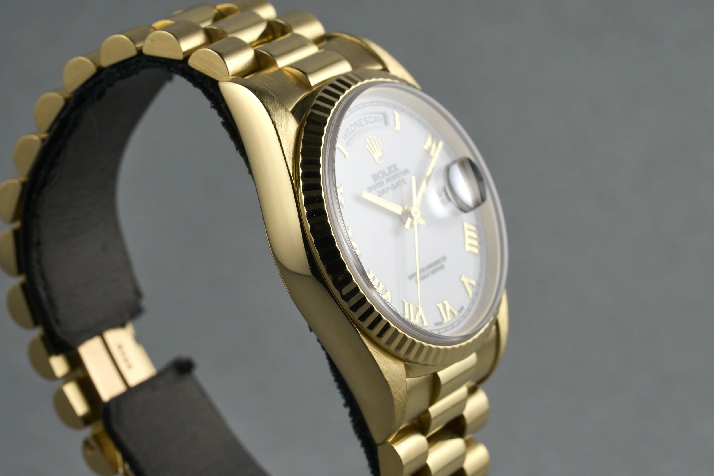 rolex-daydate.yellowgold.box-18238-white.roman.dial-1995.T-oysterpalace-OP2307-05.jpg
