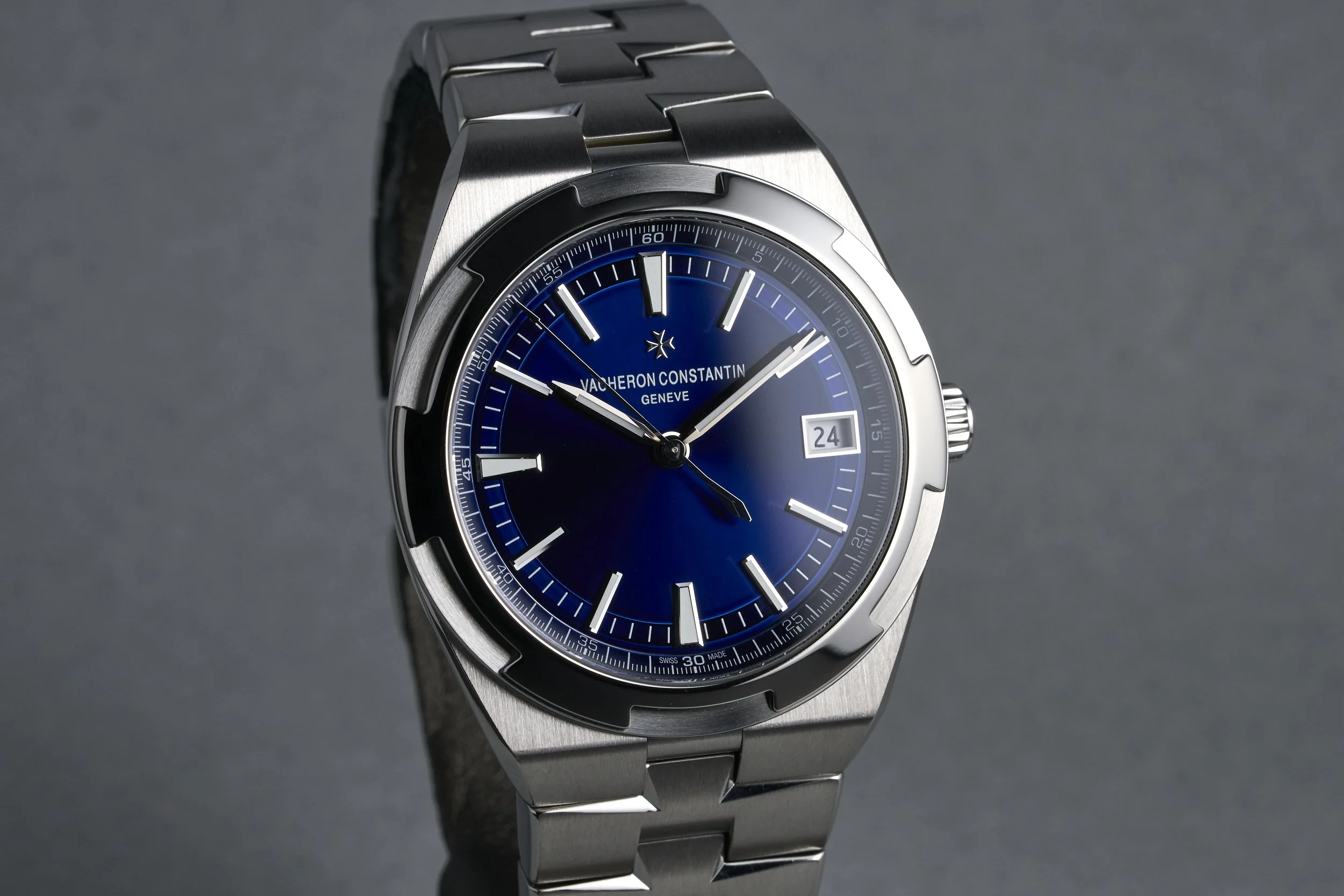 VacheronConstantin-overseas.boxpapers-4500v-blue.dial-2021-oysterpalace-OP2298-02.jpg