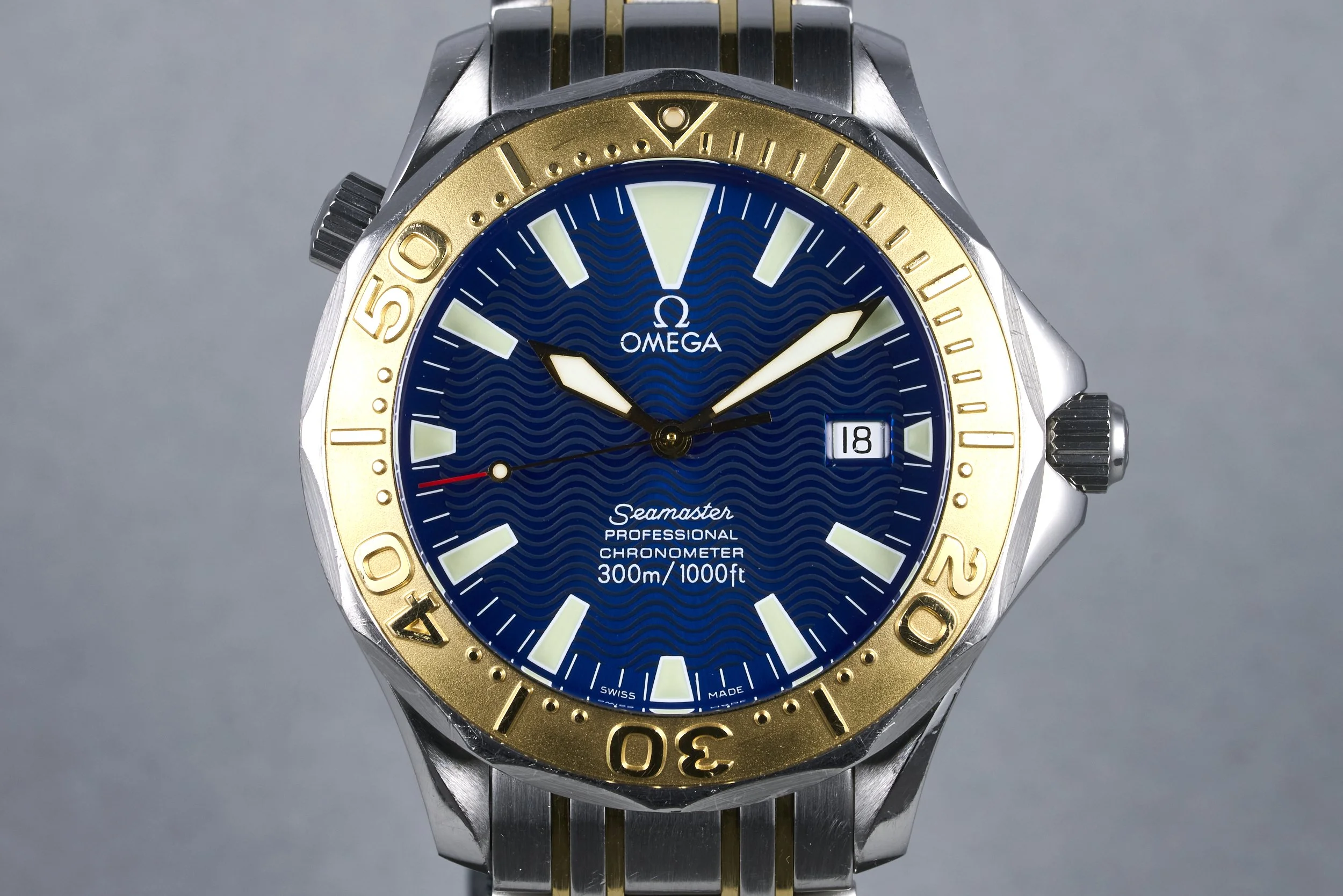 omega-seamaster.twotone.boxpapers-2455.80-blue.wave.dial-2000s-oysterpalace-OP2336-01.jpg