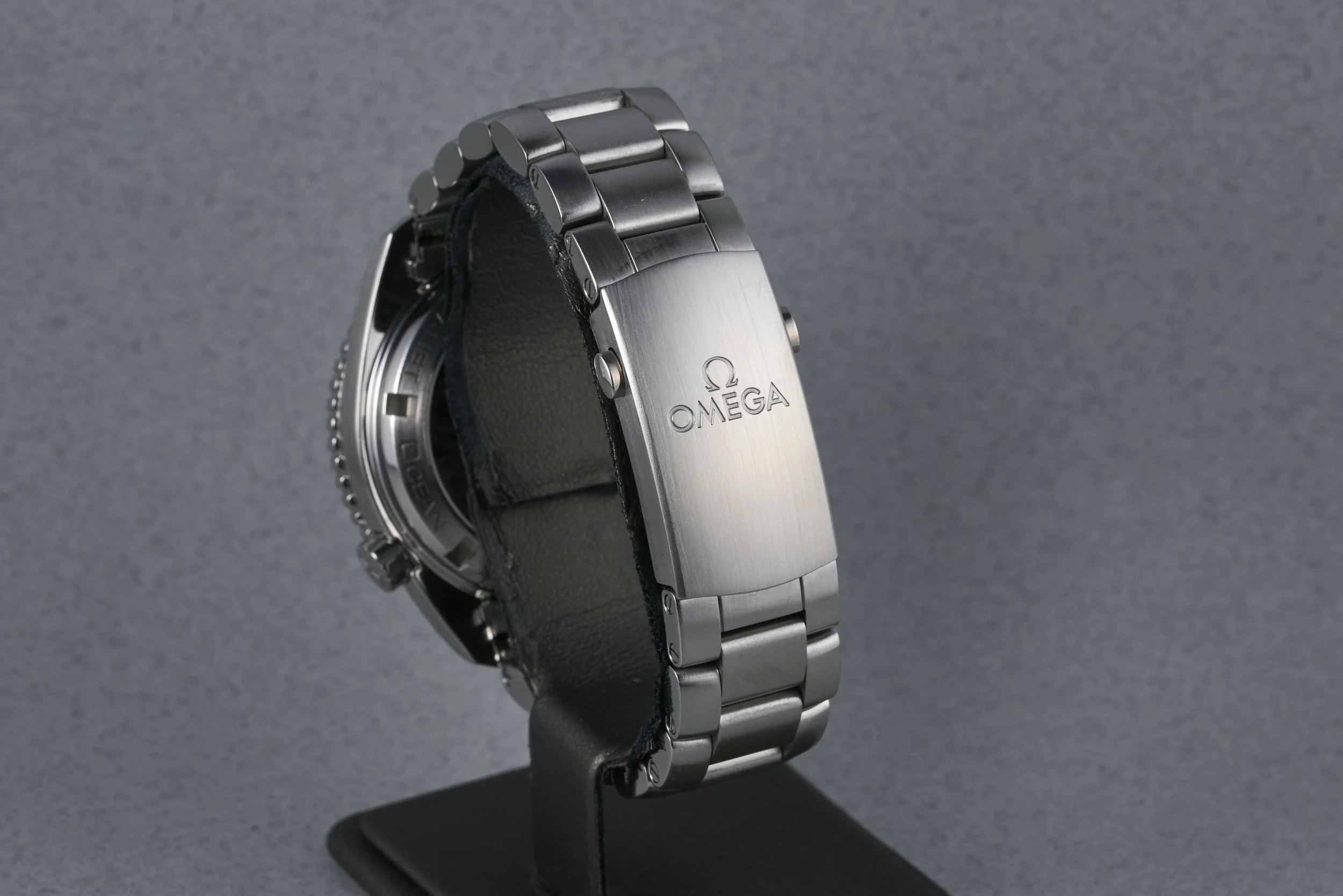omega-seamaster-232.32.42.21.04.001-white.dial-2012-oysterpalace-OP2309-07.jpg