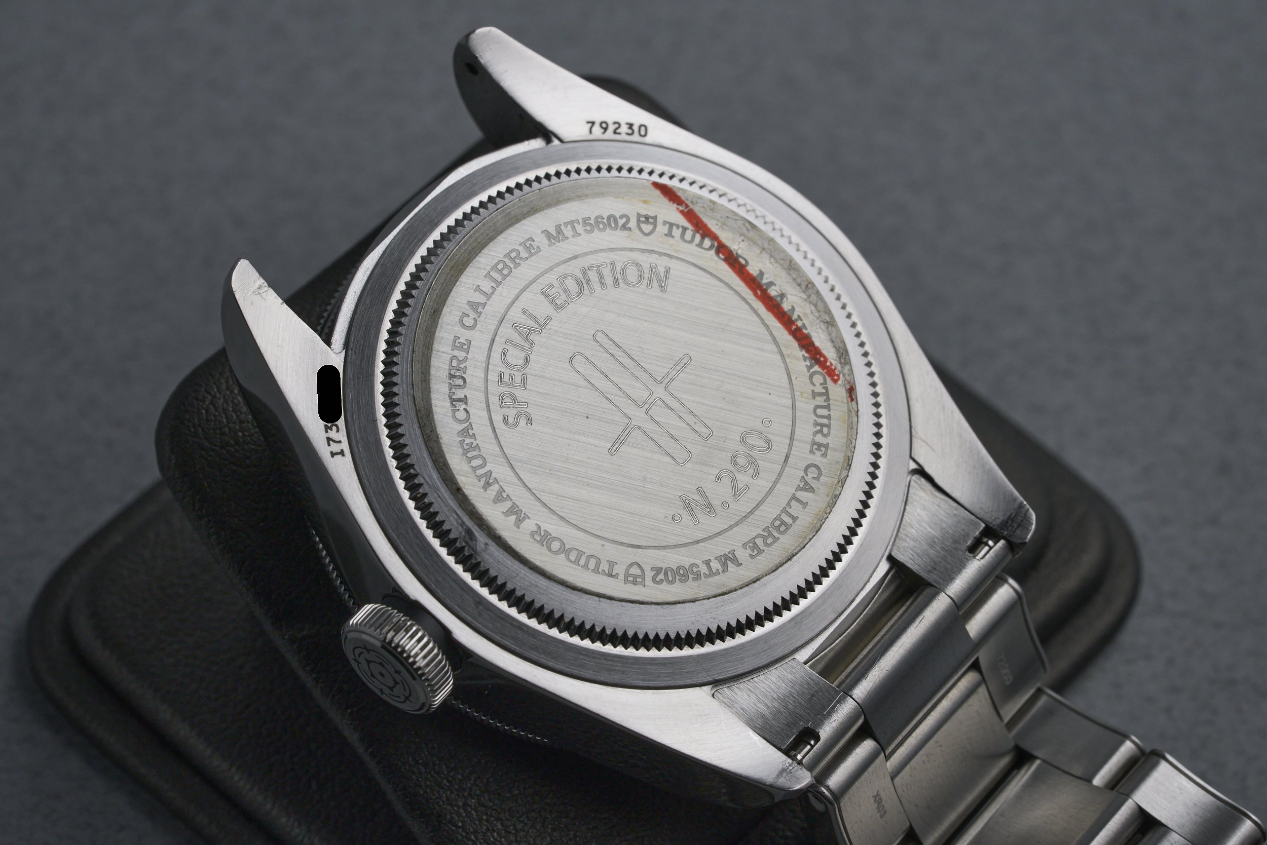 tudor-blackbay.harrods.boxpapers-79230G-black.dial-2018-oysterpalace-OP2320-09.jpg