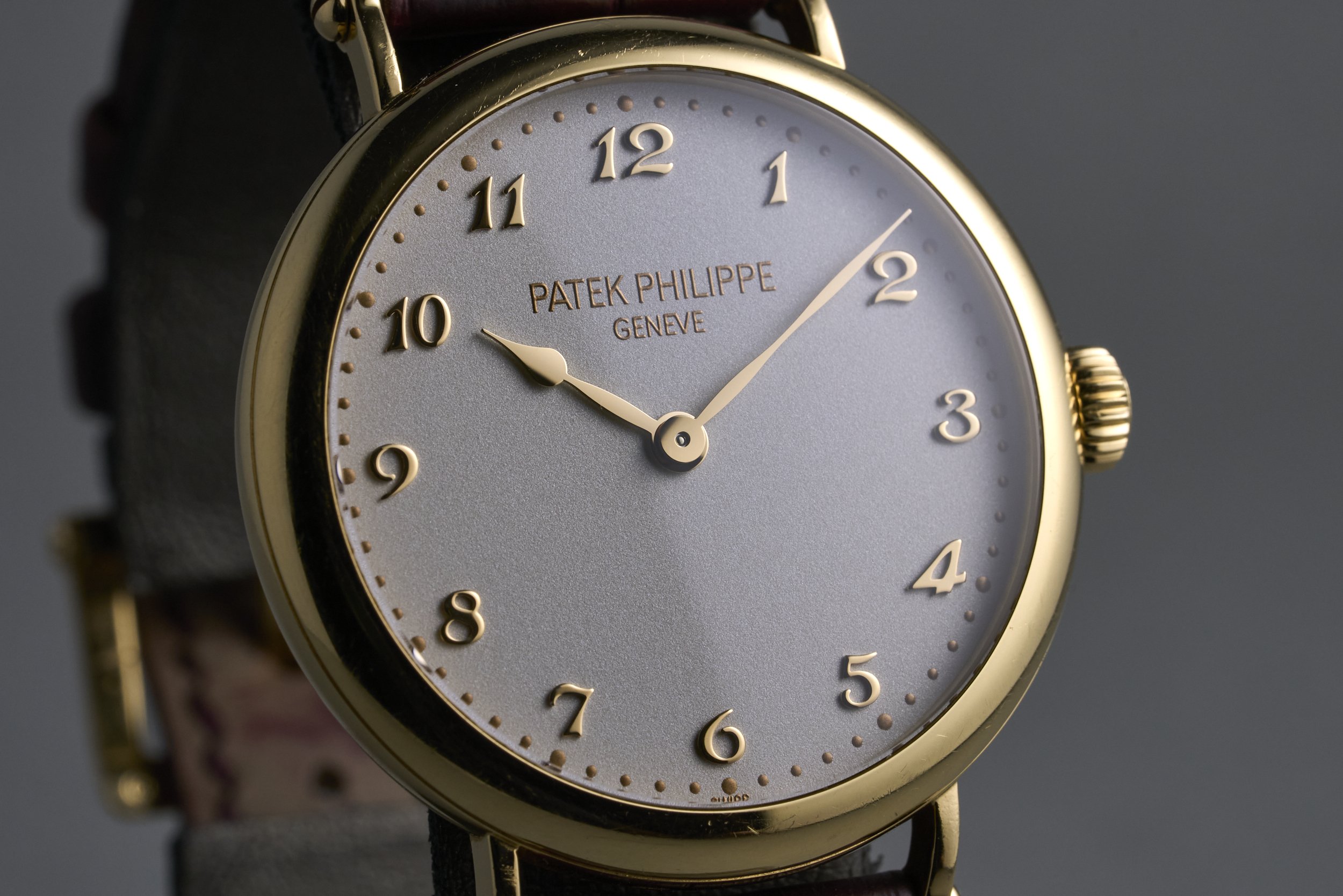 patek-calatrava.yellowgold-7200R-silver.dial-2010s-oysterpalace-OP2149-04.jpg