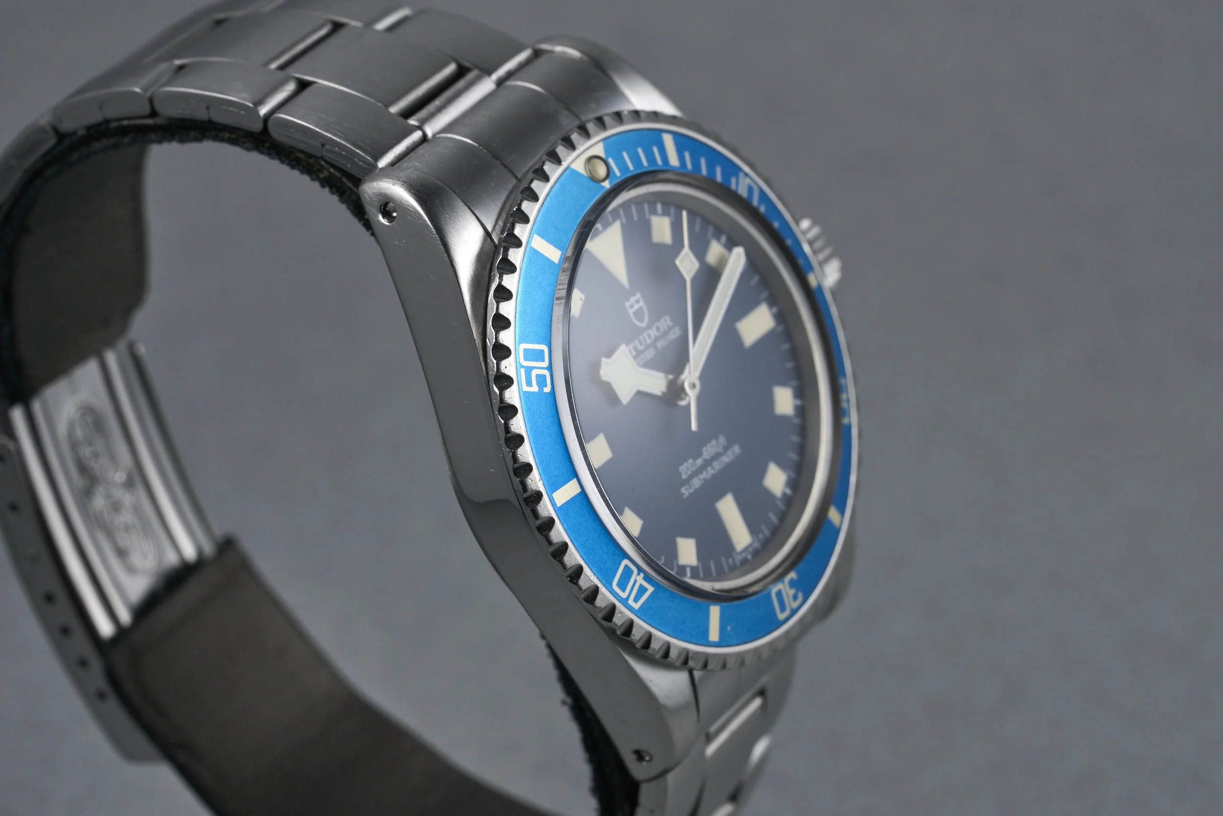 tudor-submariner-94010-blue.snowflake.dial-1980-oysterpalace-OP2214-06.jpg