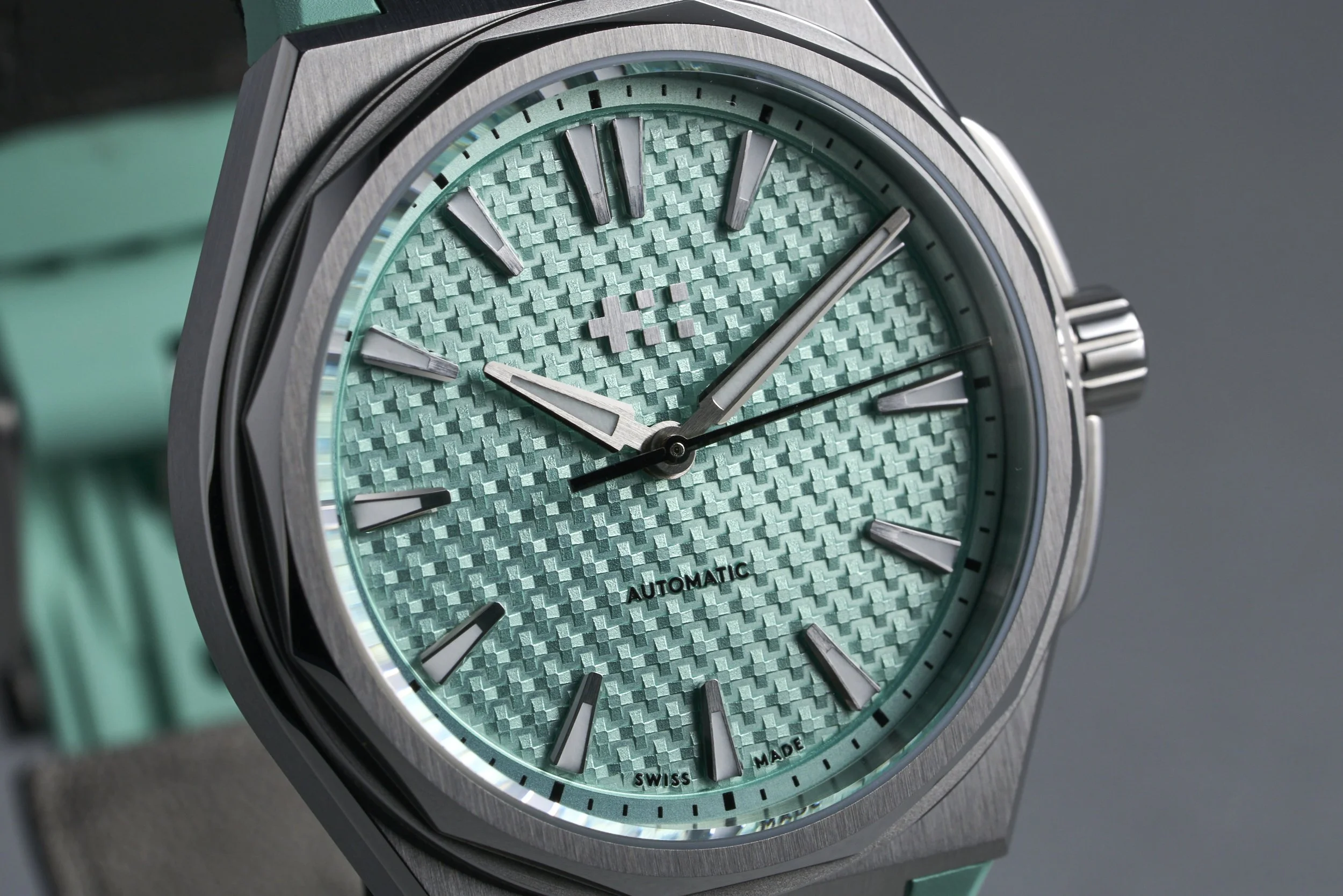 chistopherward-twelve.boxpapers-frostedlichen-mint.dial-2023-oysterpalace-OP2256-04.jpg