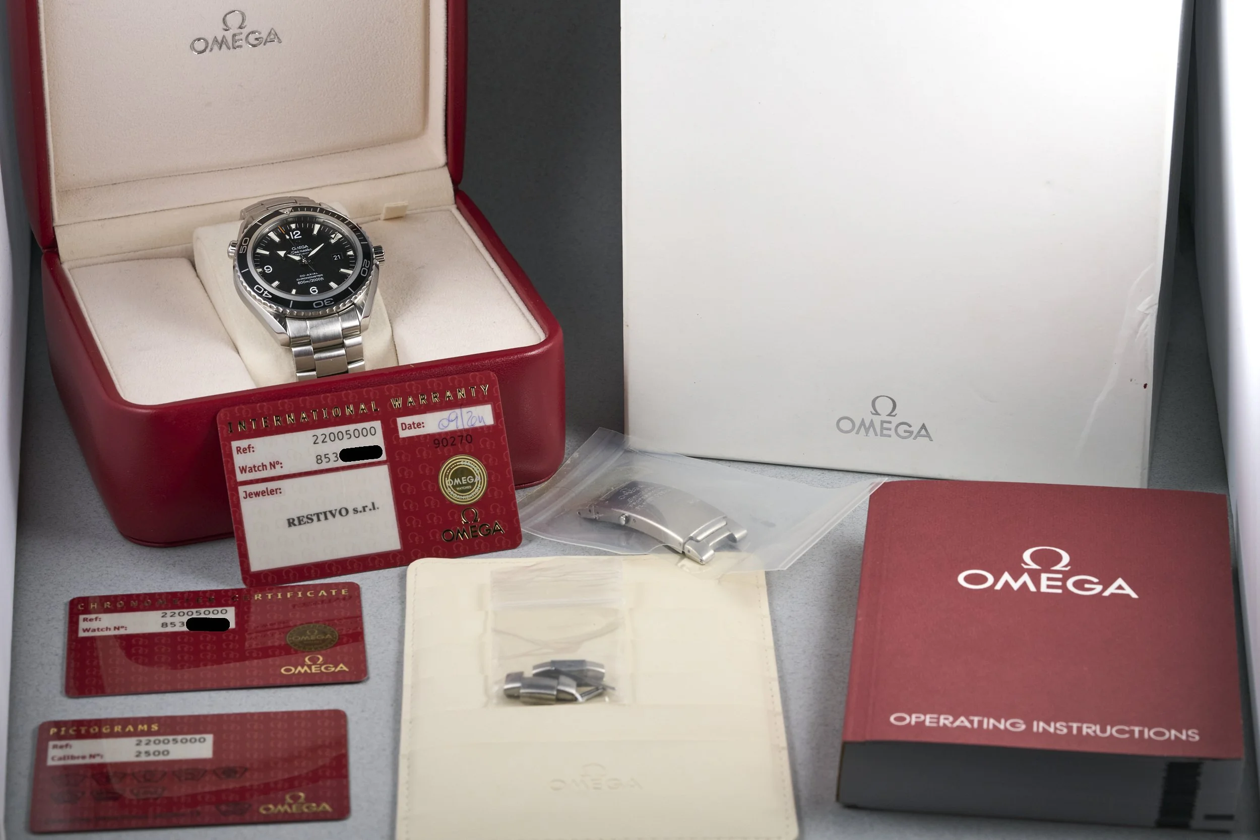 omega-seamaster.planet.ocean.boxpapers-2200.50-black.dial-2011-oysterpalace-OP2264-10.jpg