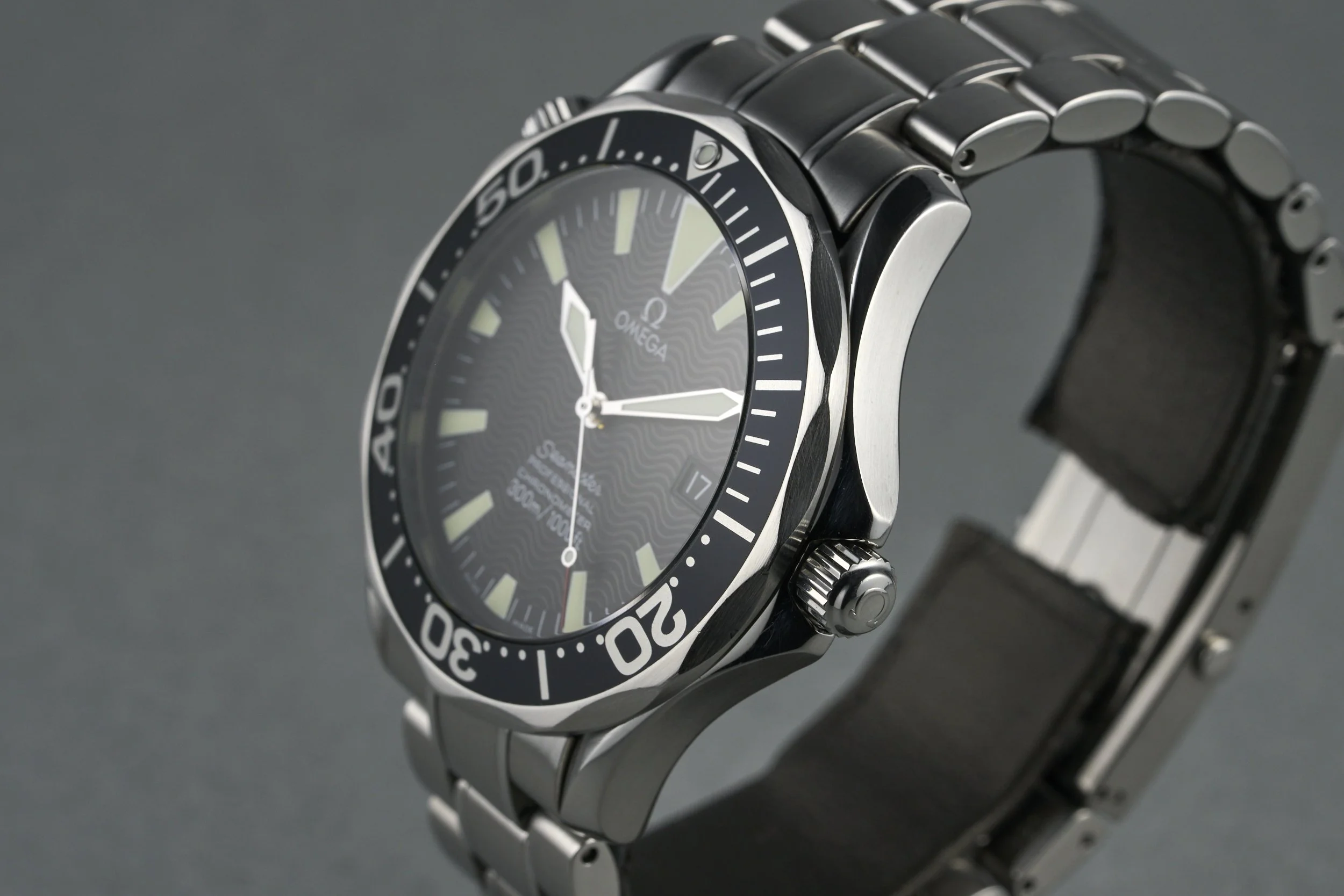 omega-seamaster.peterblake-2254.50-black.wave.dial-2000s-oysterpalace-OP2213-07.jpg