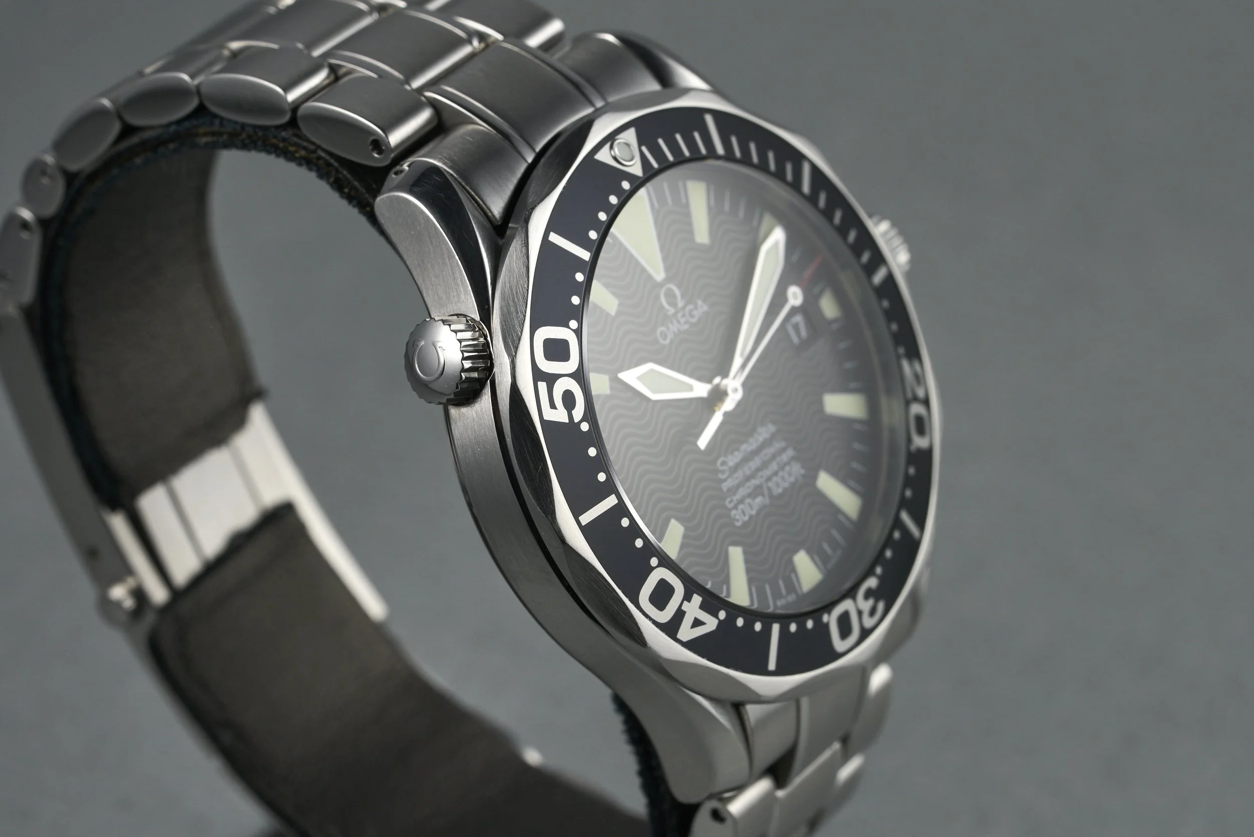 omega-seamaster.peterblake-2254.50-black.wave.dial-2000s-oysterpalace-OP2213-06.jpg