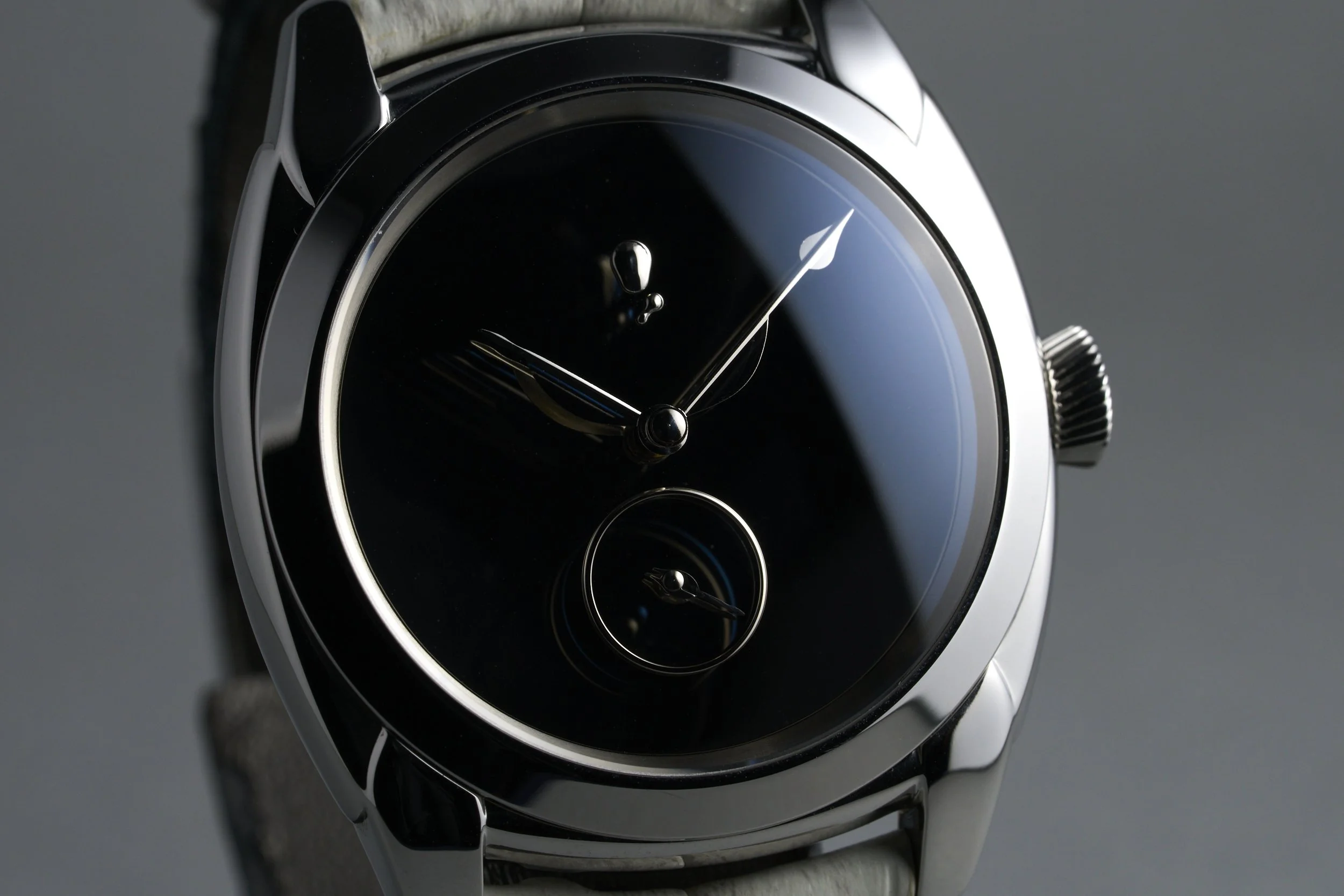 isotope-revolutioon.mercury-mercuryLE-liquid.metal.dial-64.150-oysterpalace-OP2246-04.jpg
