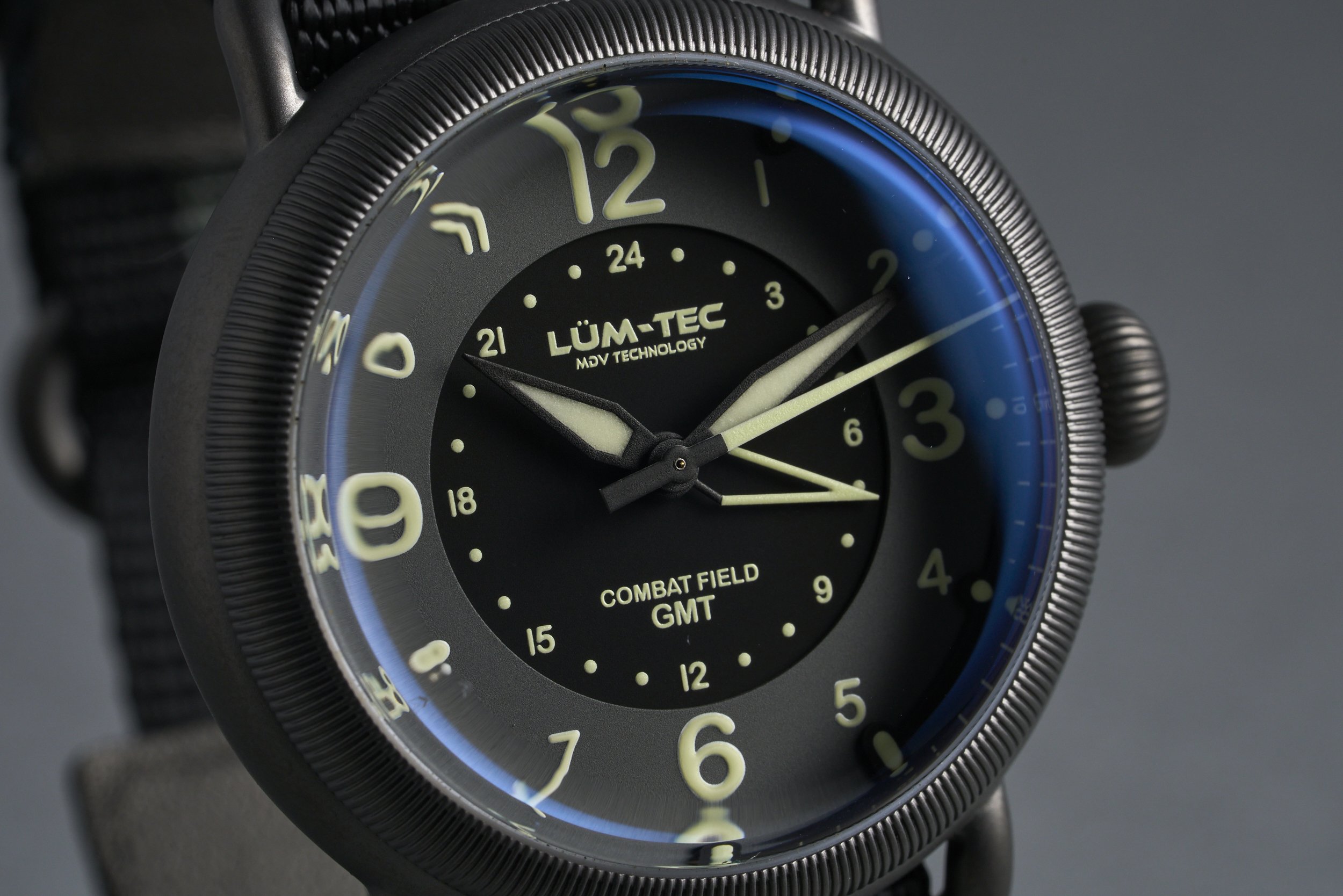 lumtec-combat.field.boxpapers-X6-black.dial-12020s-oysterpalace-OP2184-04.jpg