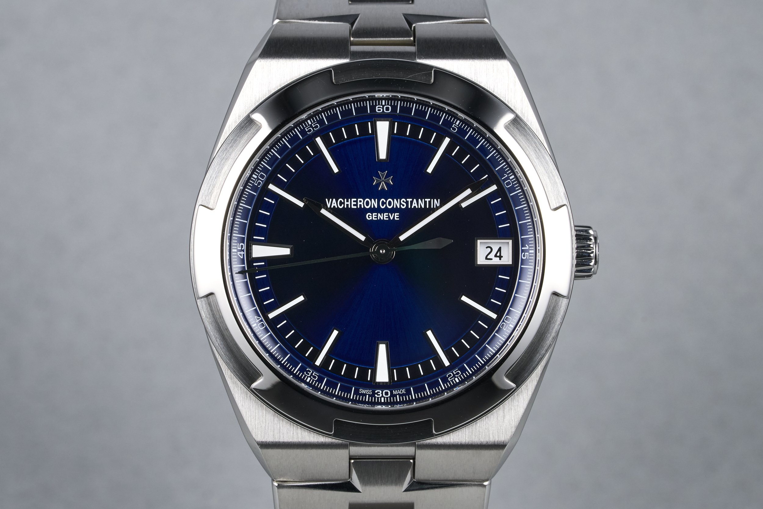 VacheronConstantin-overseas.boxpapers-4500v-blue.dial-2021-oysterpalace-OP2298-01.jpg