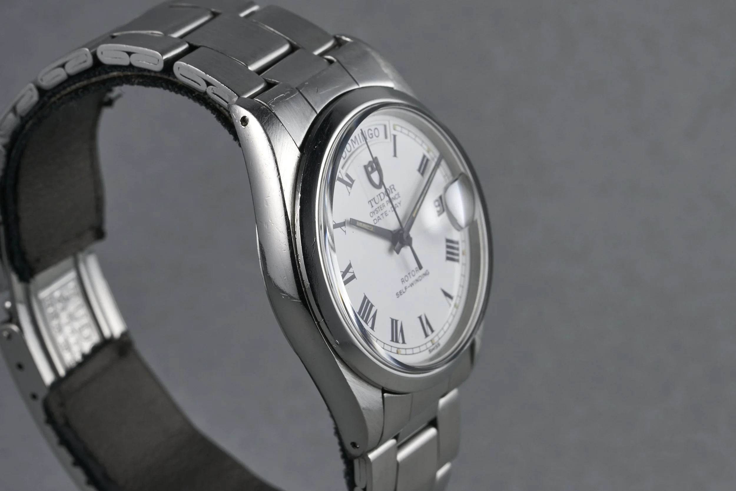 tudor-date.day-94500-white.roman.dial-b492xxx-oysterpalace-OP2273-04.jpg