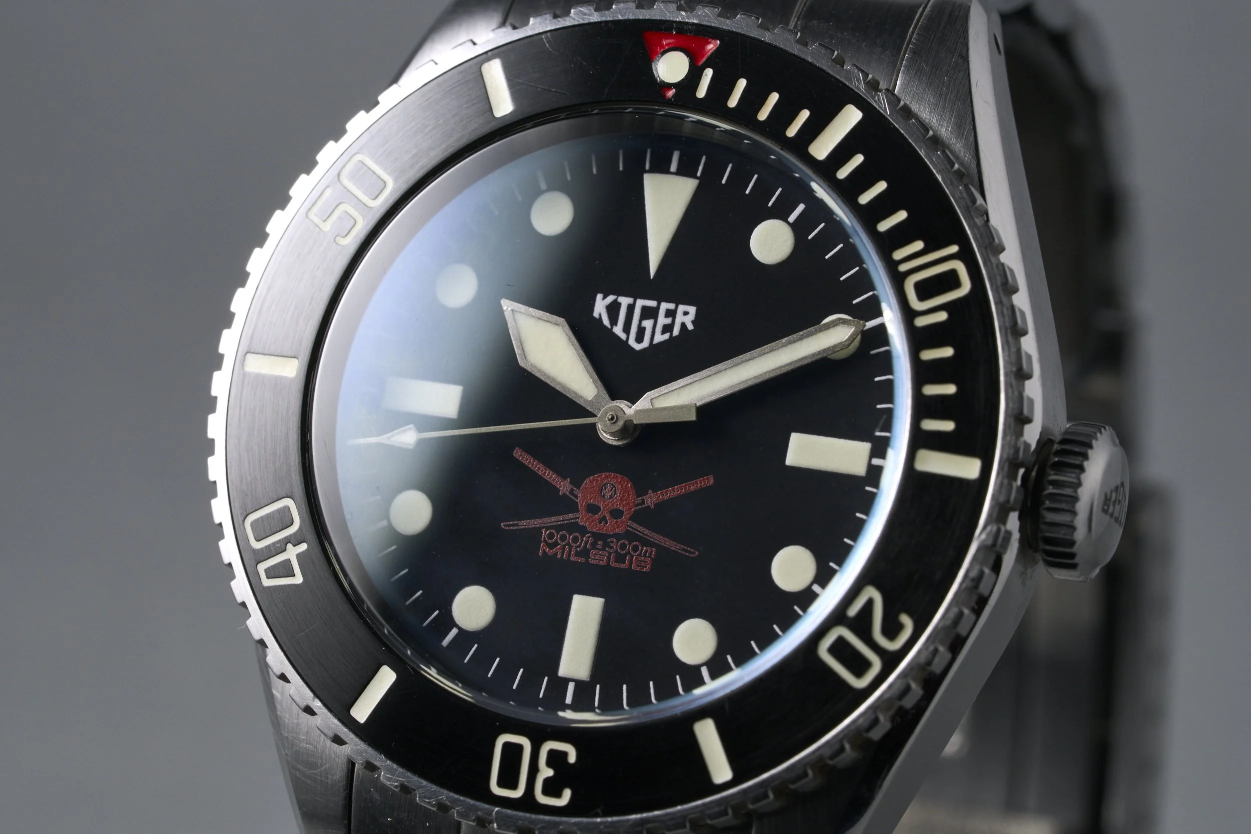 kiger-milsub.limeted.edition.box-milsub-black.dial-2019-oysterpalace-OP2295-05.jpg