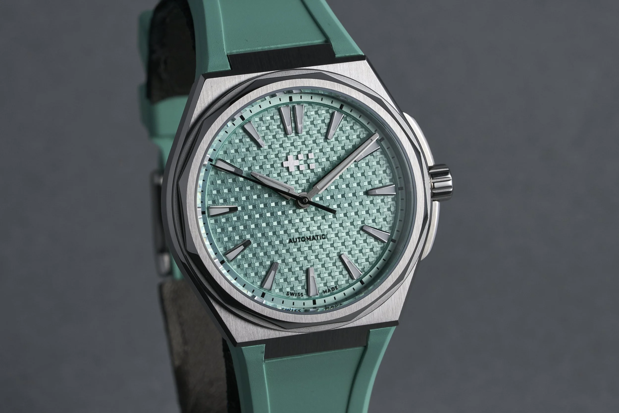 chistopherward-twelve.boxpapers-frostedlichen-mint.dial-2023-oysterpalace-OP2256-02.jpg