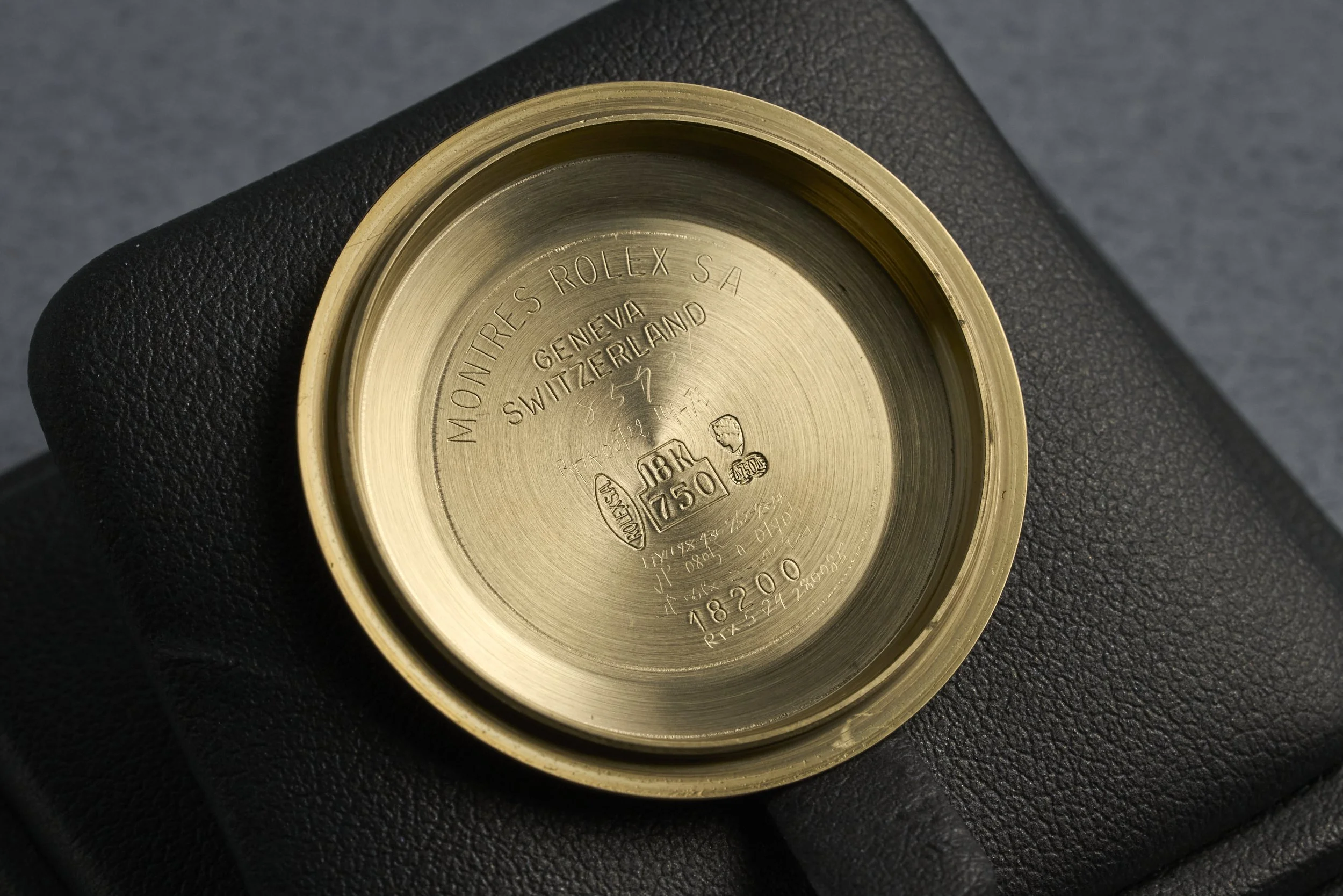 rolex-daydate.yellowgold.rscpapers-18238-arabic.myriad.dial-1988.L-oysterpalace-OP2283-13.jpg