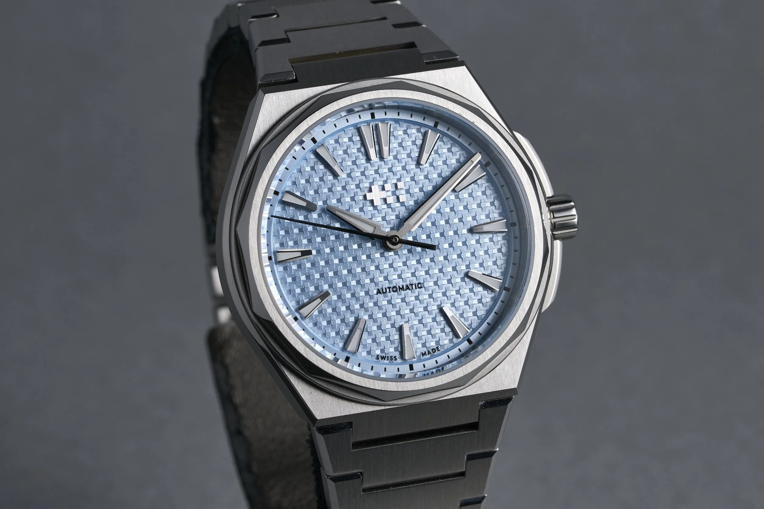 chistopherward-twelve.boxpapers-nordic.blue-light.blue.dial-2023-oysterpalace-OP2255-02.jpg