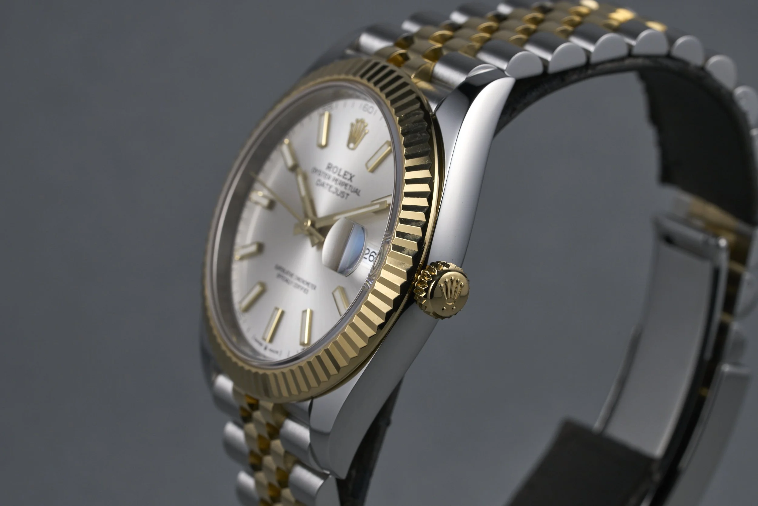 rolex-datejust.41.twotone.boxpapers-1263333-silver.dial-2022-oysterpalace-OP2200-06.jpg