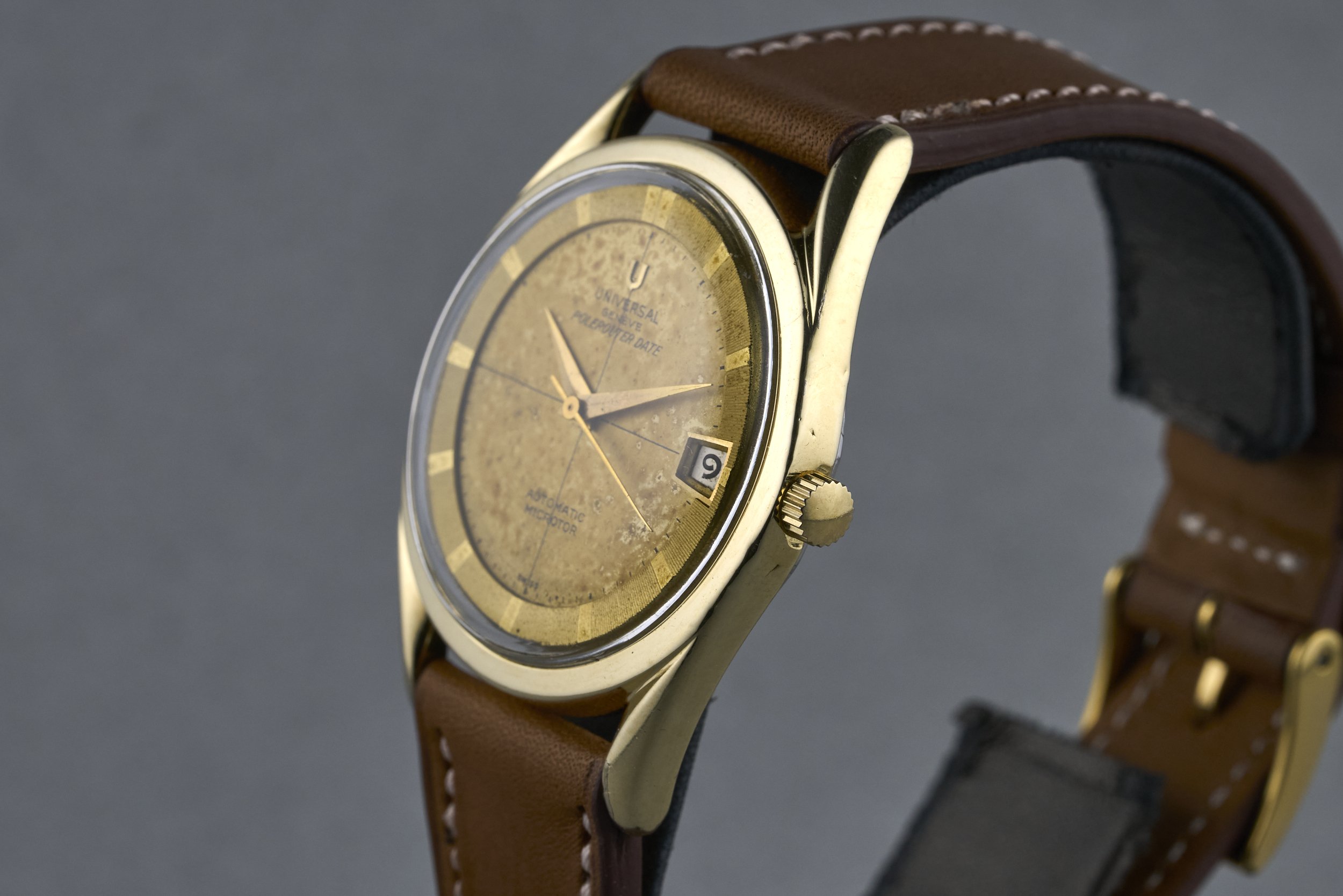 universalgeneve-polerouter.date.goldcap-204504.4-champagne.dial-1950s-oysterpalace-OP2195-07.jpg