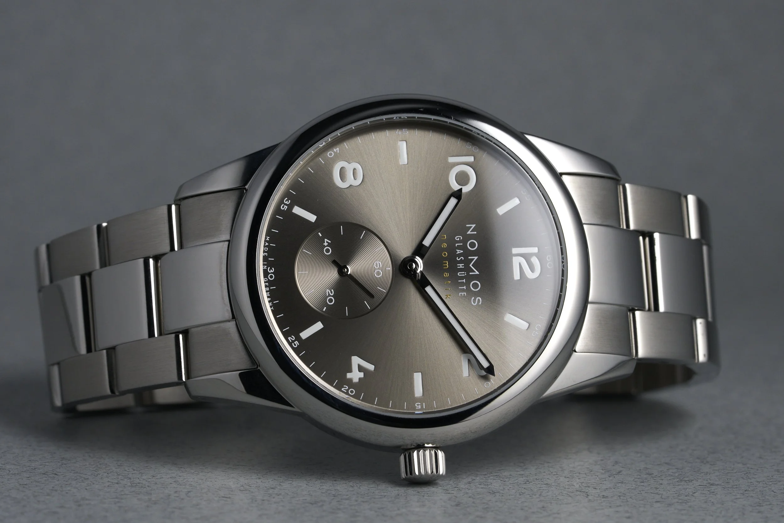 nomos-club.sport.neomatik.boxpapers-764-smoke.dial-2024-oysterpalace-OP2232-13.jpg