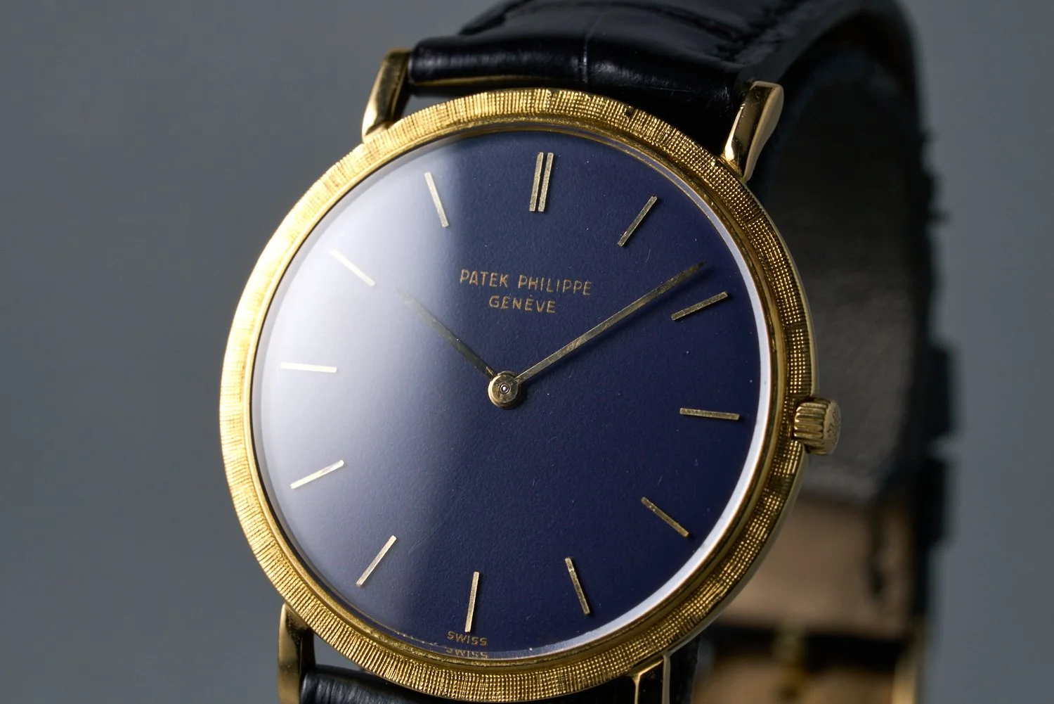 patekphilippe-calatrava.yellowgold-3498.2-blue.dial-1960s-oysterpalace-OP2226-05.jpg