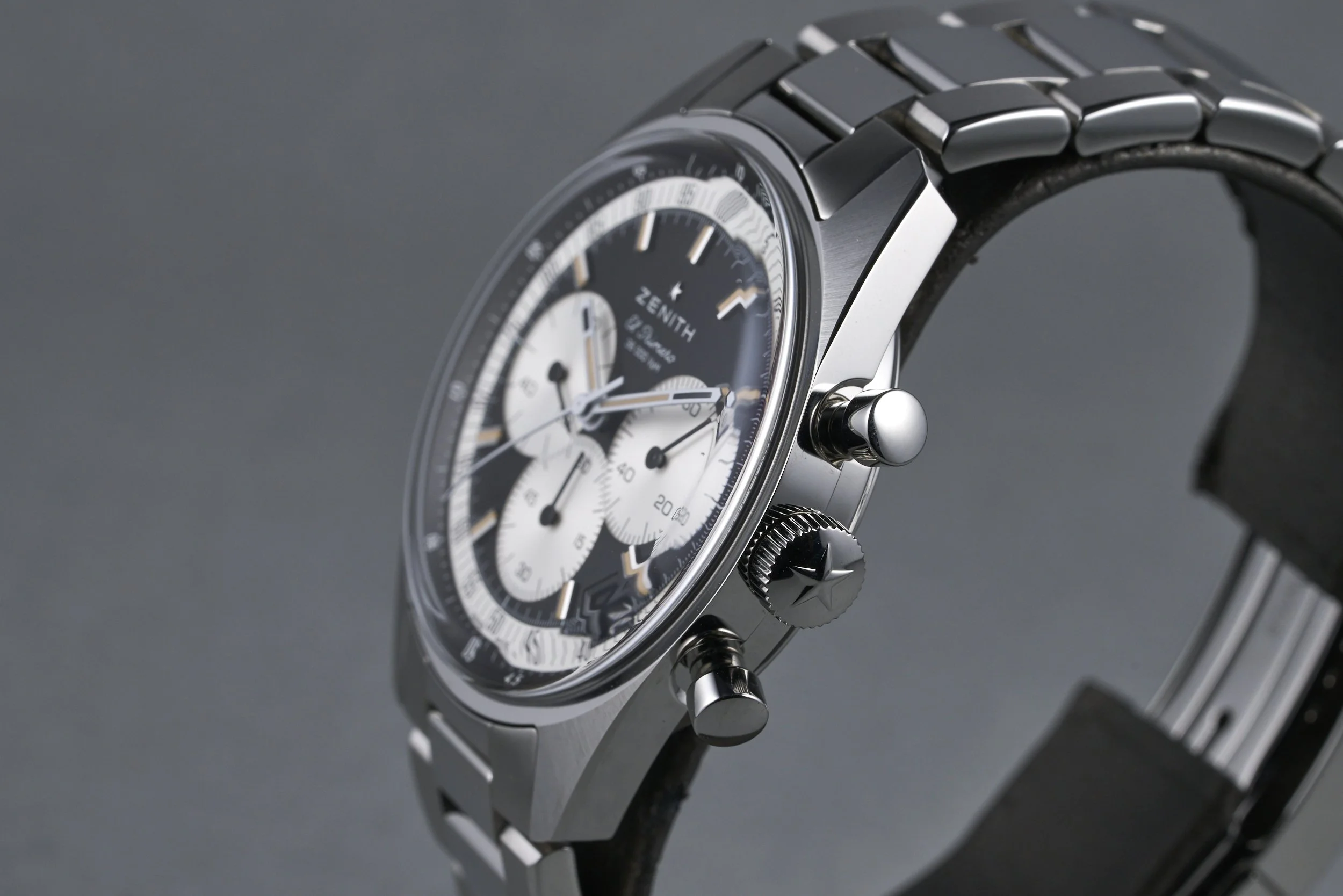 zenith-chronomaster.original.boxpaper-03.3200.3600.21.m3200-reverse.panda.dial-2022-oysterpalace-OP2183-07.jpg
