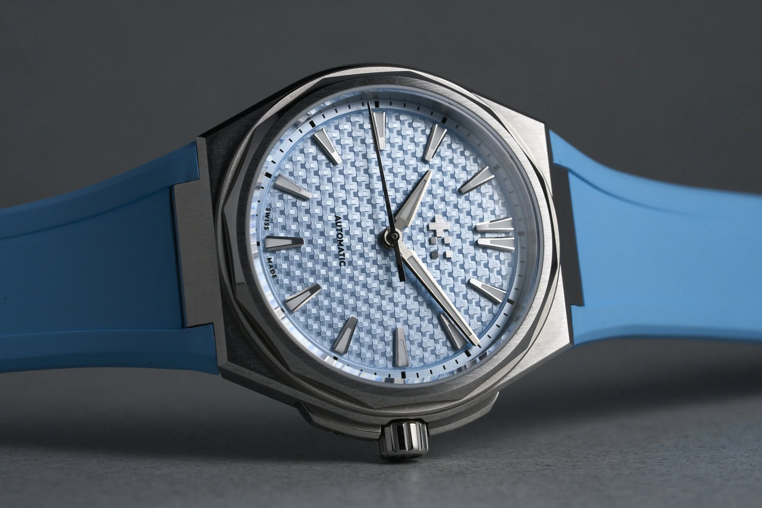 christopherward-twelve.boxpapers-glacierblue-blue.dial-2023-oysterpalace-OP2254-10.jpg