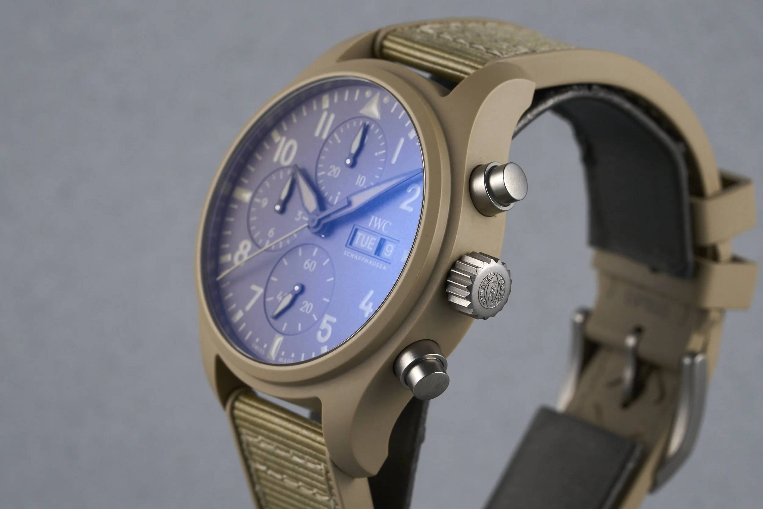 iwc-Pilots.Watch.Chronograph.41.TOPGUN.Mojave.Desert.boxpapers-IW389402-brown.dial-2023-oysterpalace-OP2271-06.jpg