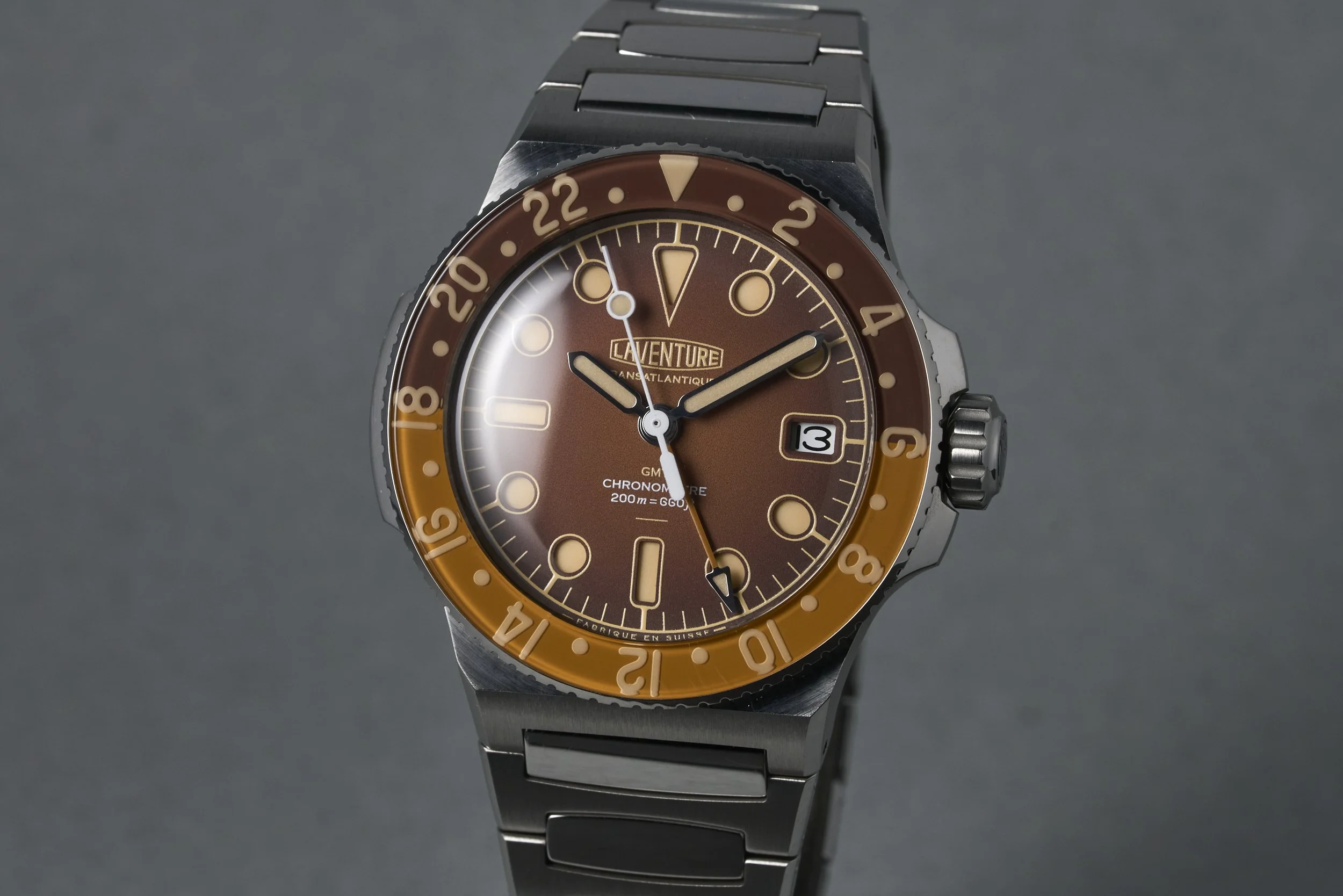 laventure-tansatlantique.II.boxpapers--brown.dial-2025-oysterpalace-OP2279-03.jpg