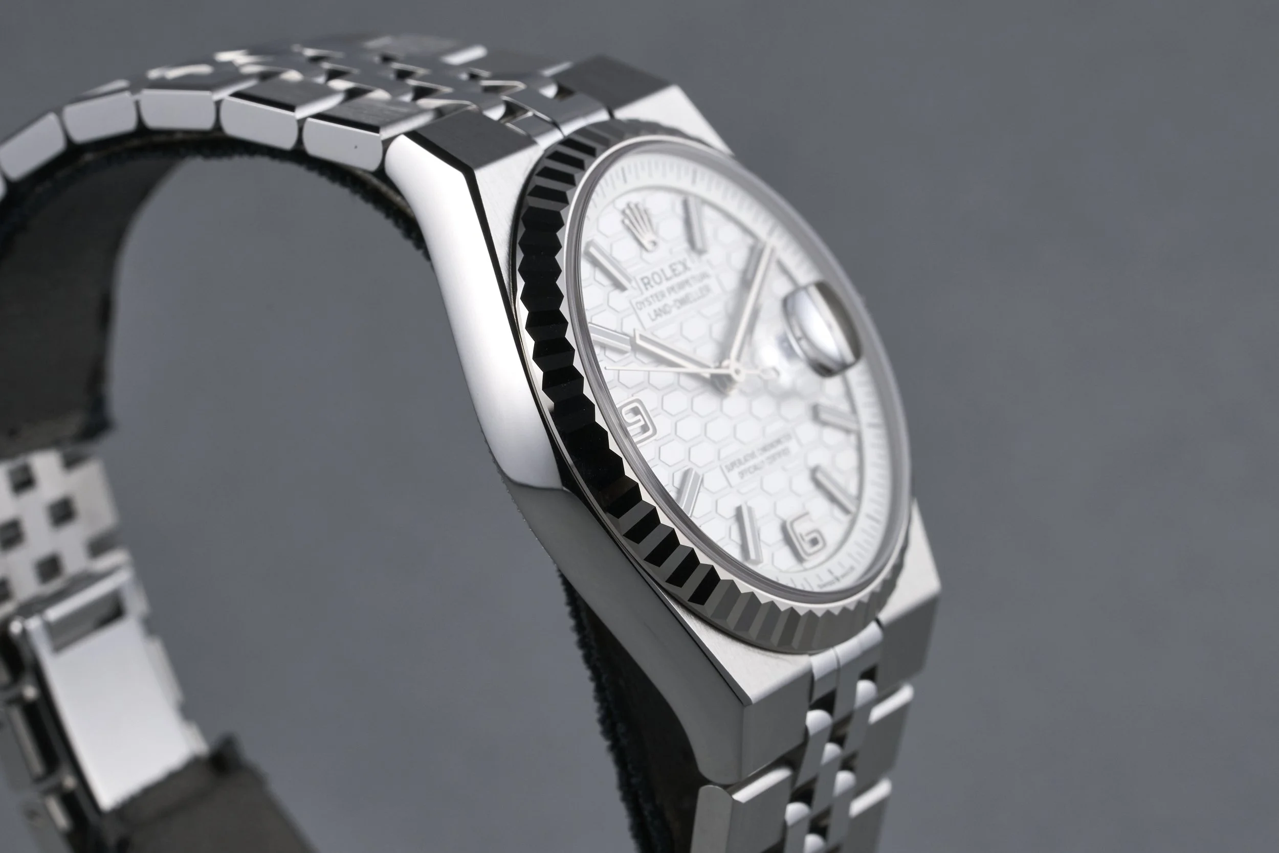 rolex-landdweller.36.boxpapers-127234-silver.honycomb.dial-2026-oysterpalace-OP2324-05.jpg