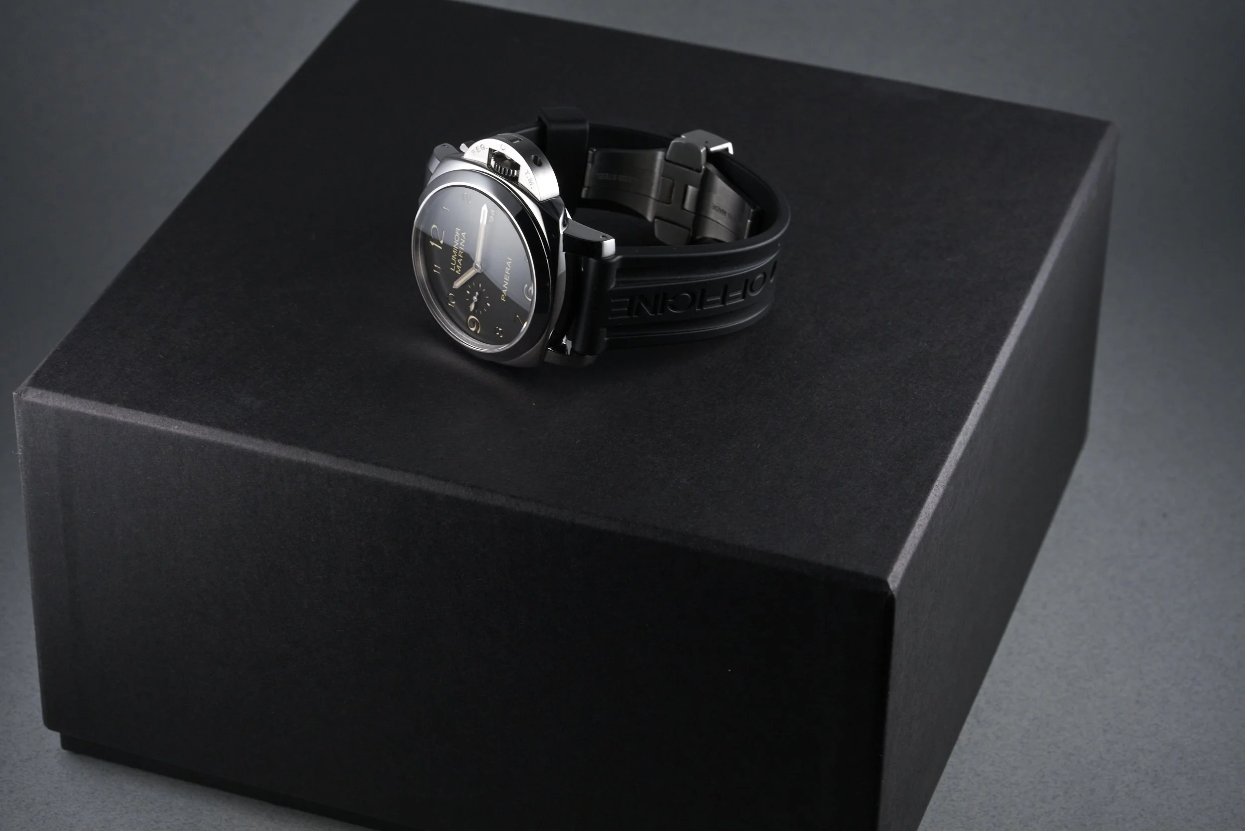 panerai-luminor.marina.boxpapers-PAM00359-sandwich.dial-2010-oysterpalace-OP2342-11.jpg